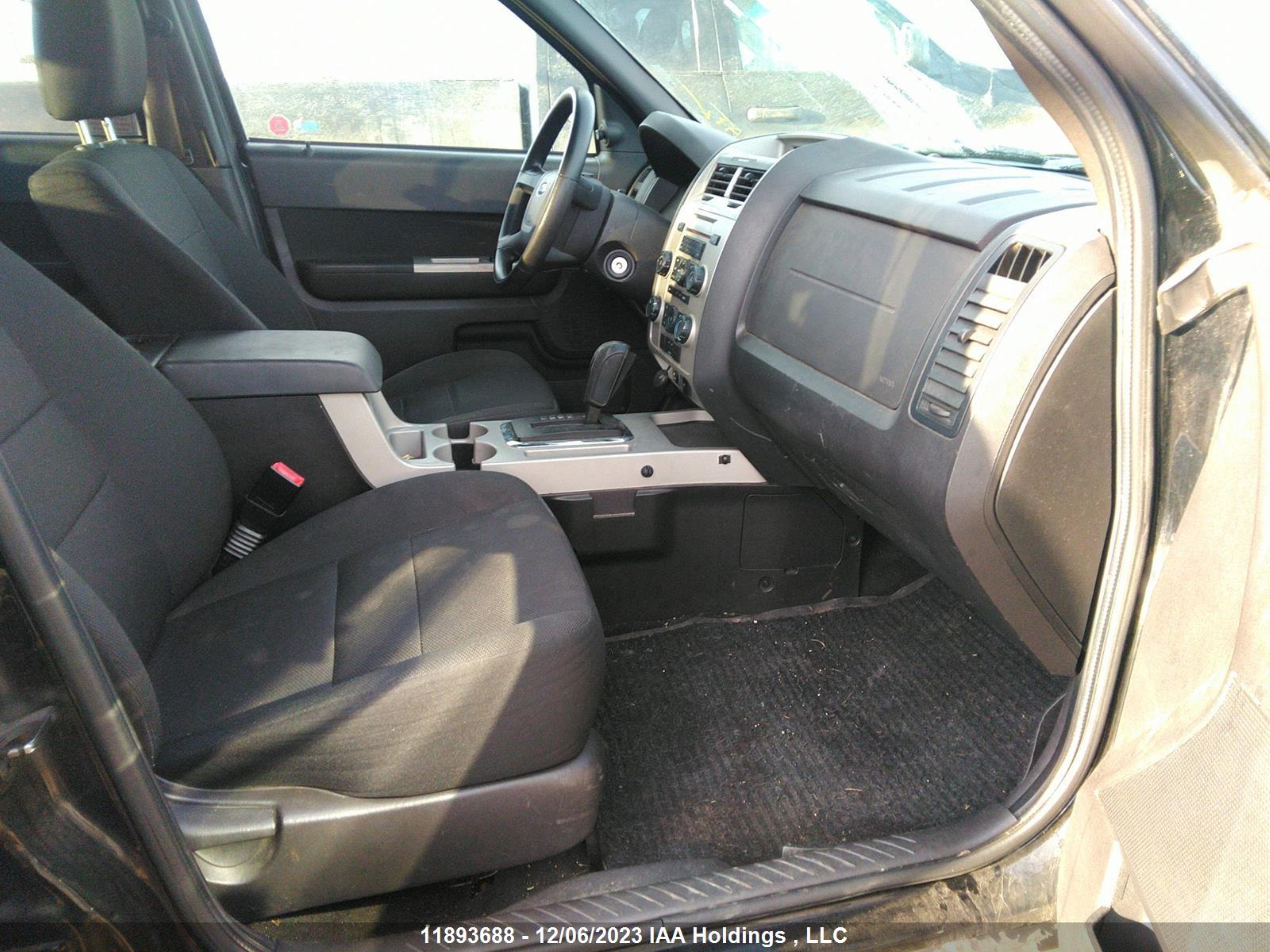 Photo 4 VIN: 1FMCU9D79AKB86426 - FORD ESCAPE 