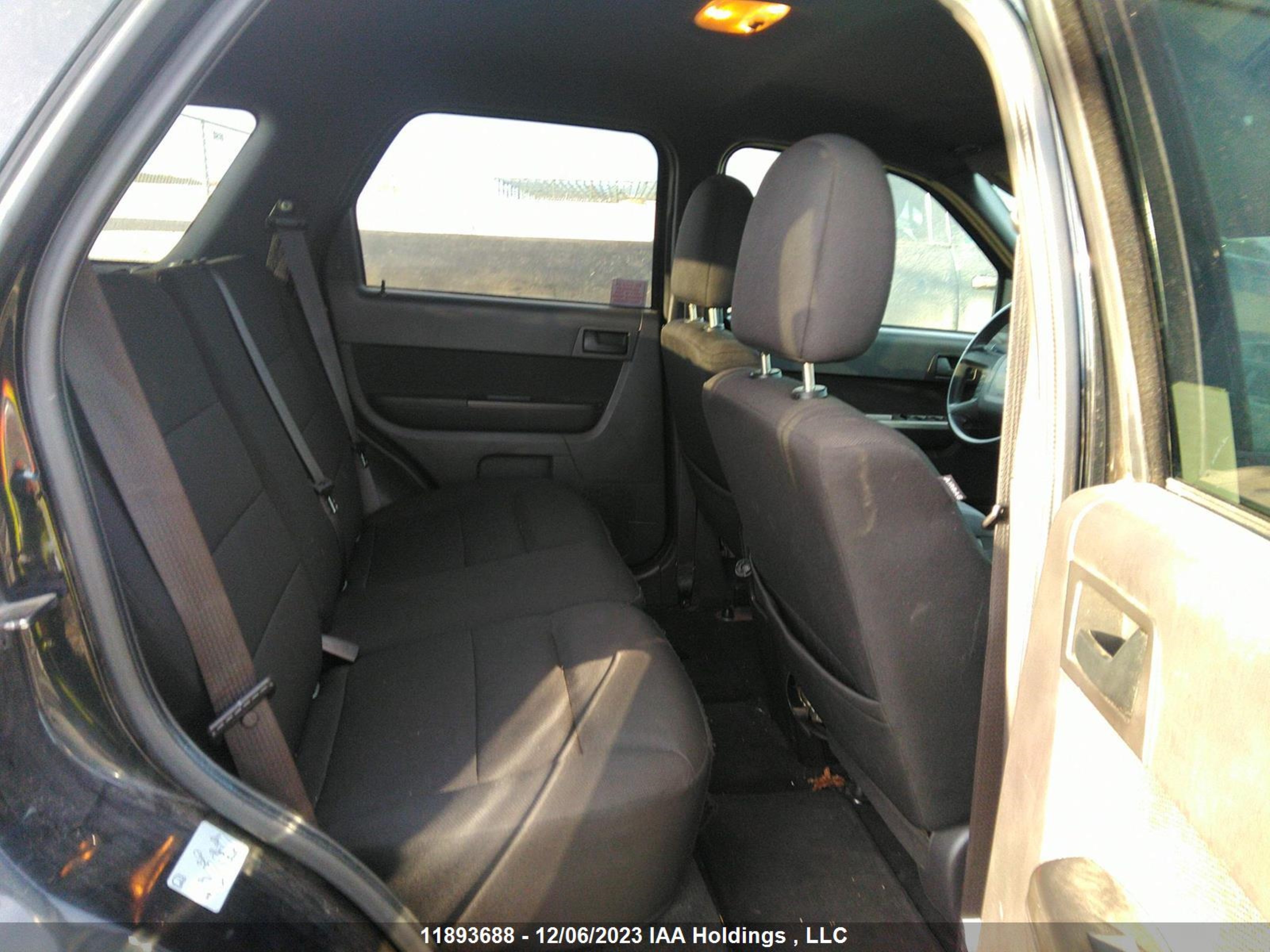 Photo 7 VIN: 1FMCU9D79AKB86426 - FORD ESCAPE 