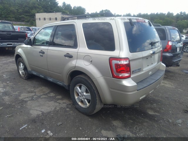 Photo 2 VIN: 1FMCU9D79AKB88869 - FORD ESCAPE 