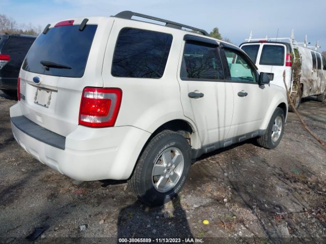 Photo 3 VIN: 1FMCU9D7XAKC03668 - FORD ESCAPE 