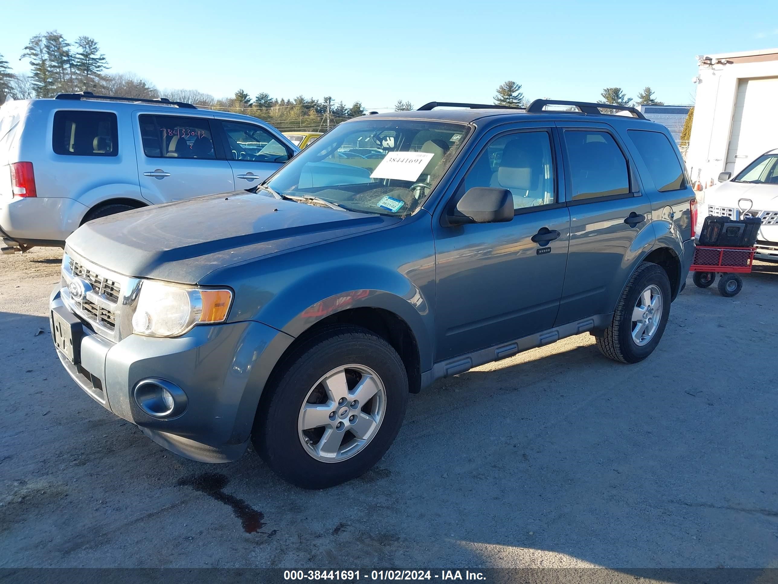 Photo 1 VIN: 1FMCU9D7XBKB17309 - FORD ESCAPE 