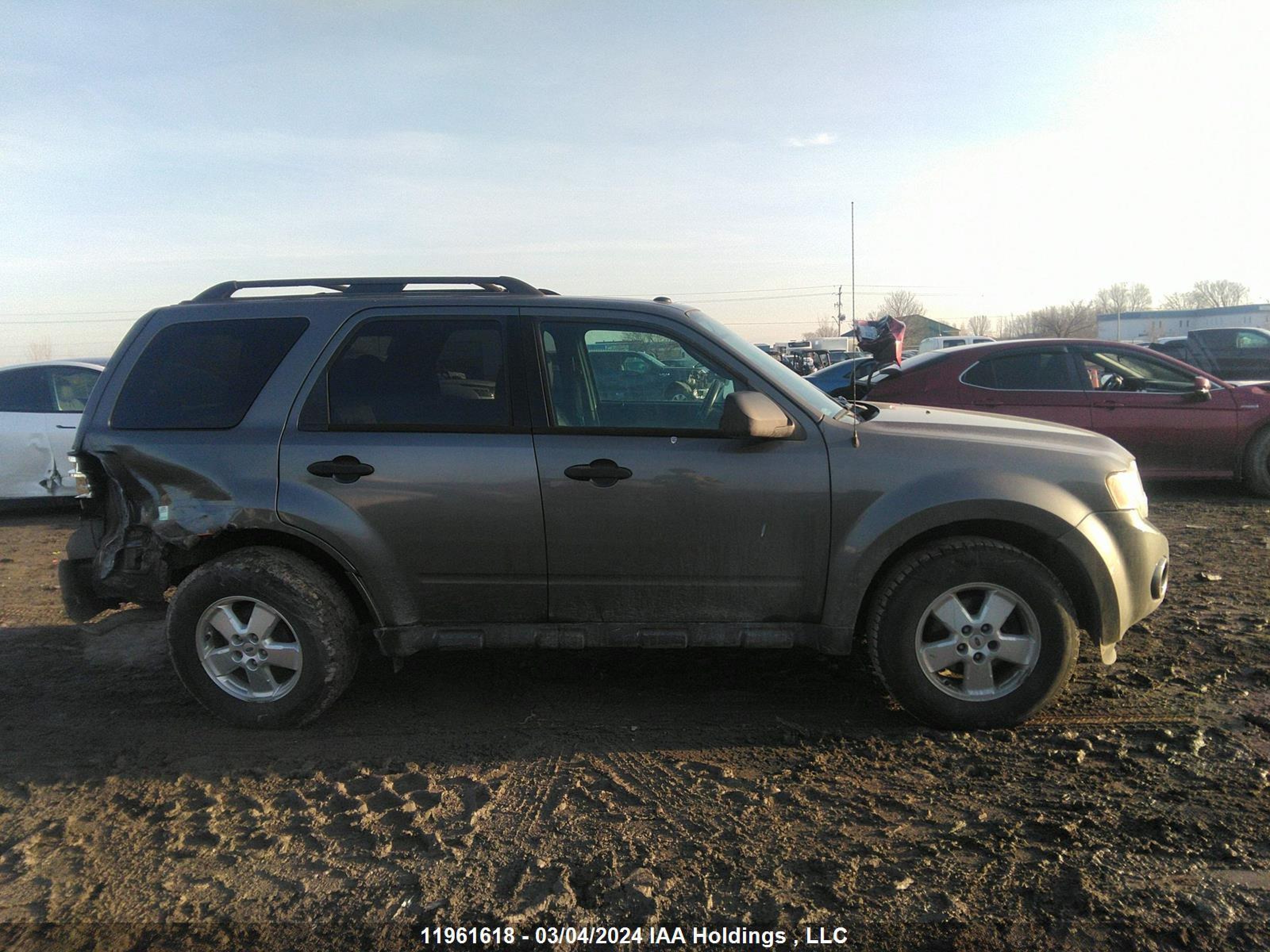 Photo 12 VIN: 1FMCU9D7XCKB46004 - FORD ESCAPE 