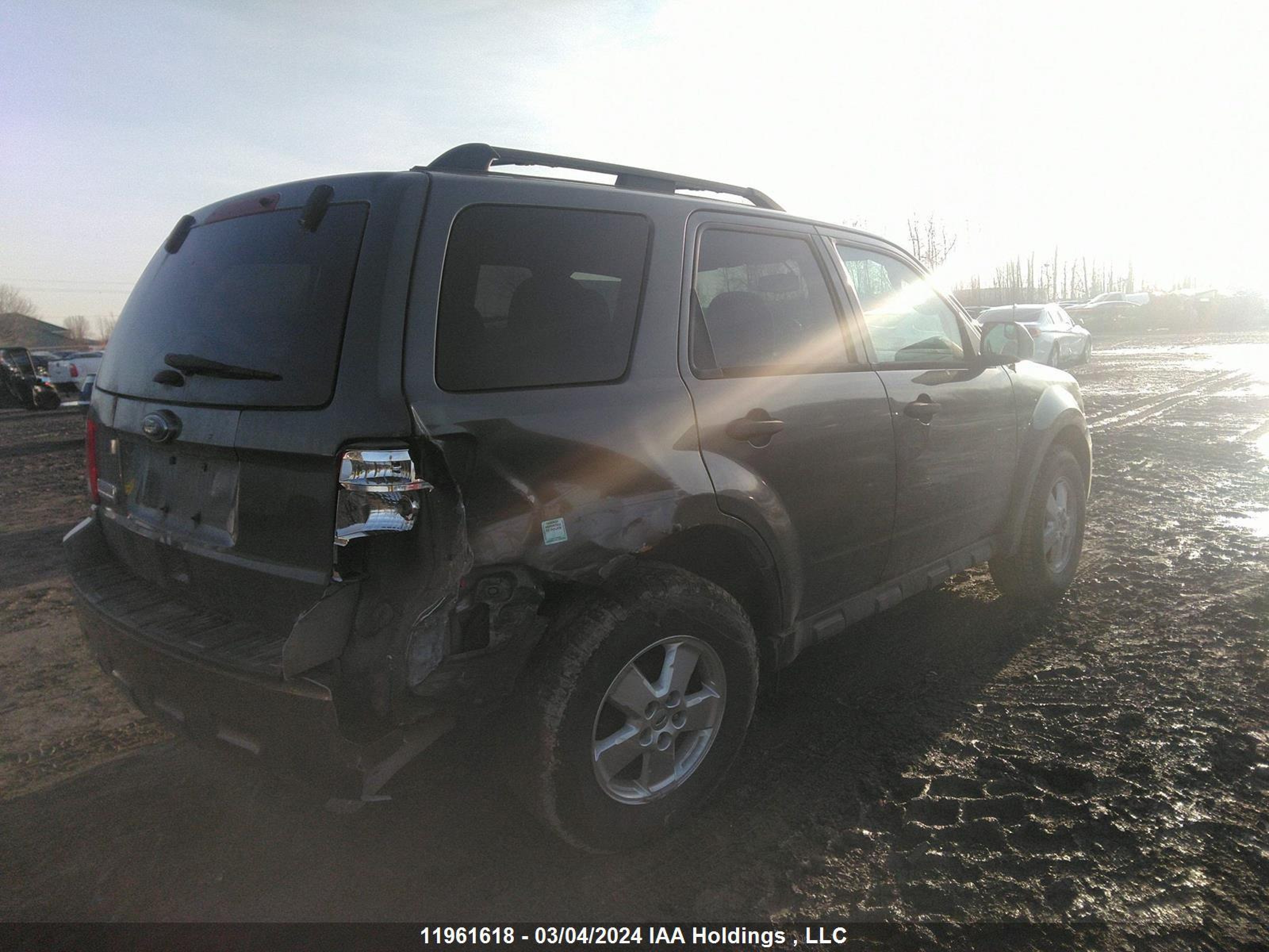 Photo 3 VIN: 1FMCU9D7XCKB46004 - FORD ESCAPE 