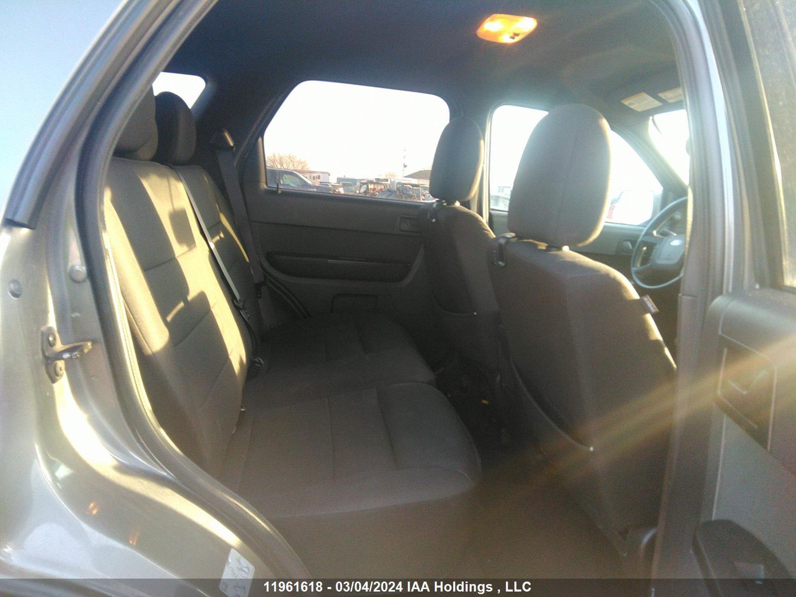 Photo 7 VIN: 1FMCU9D7XCKB46004 - FORD ESCAPE 