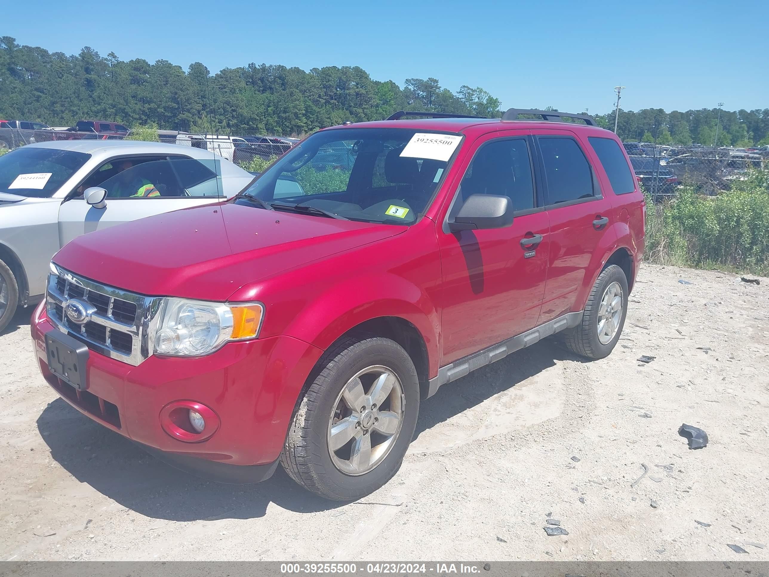 Photo 1 VIN: 1FMCU9DG0AKC24500 - FORD ESCAPE 