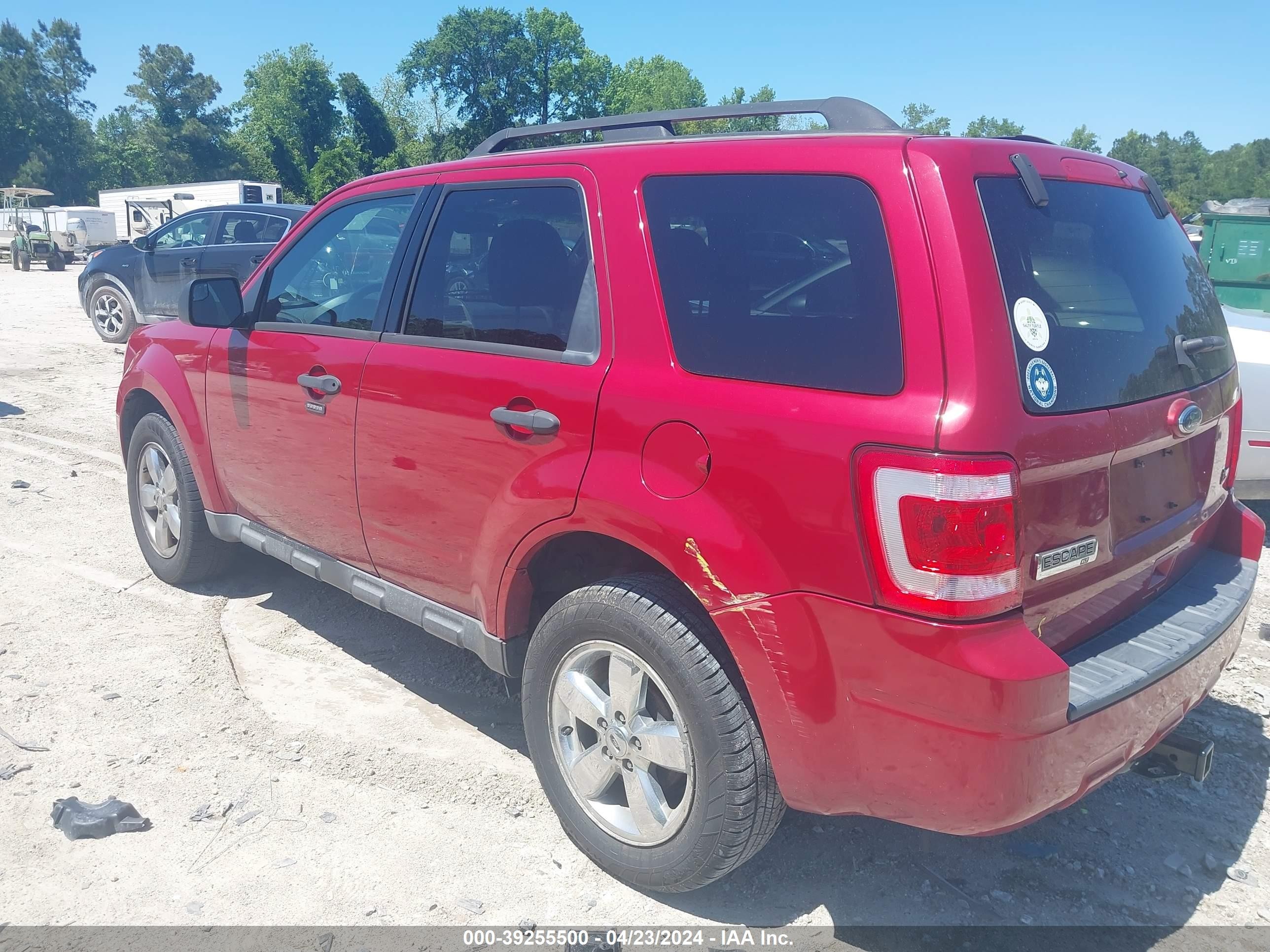 Photo 2 VIN: 1FMCU9DG0AKC24500 - FORD ESCAPE 