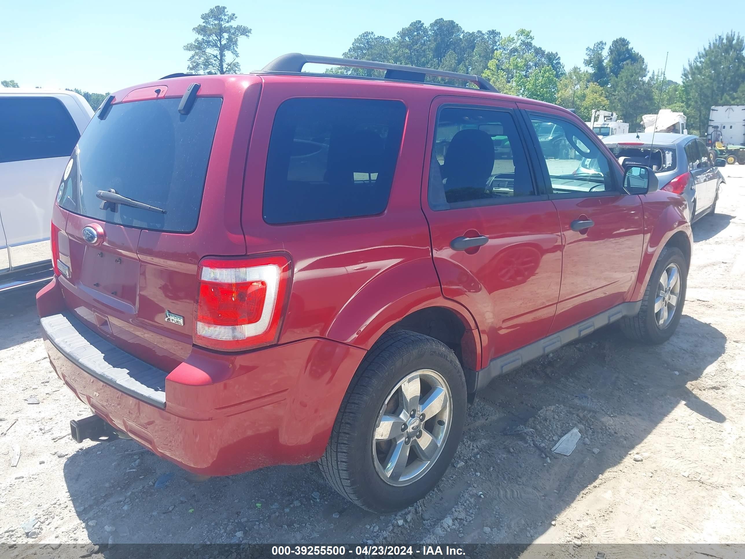 Photo 3 VIN: 1FMCU9DG0AKC24500 - FORD ESCAPE 