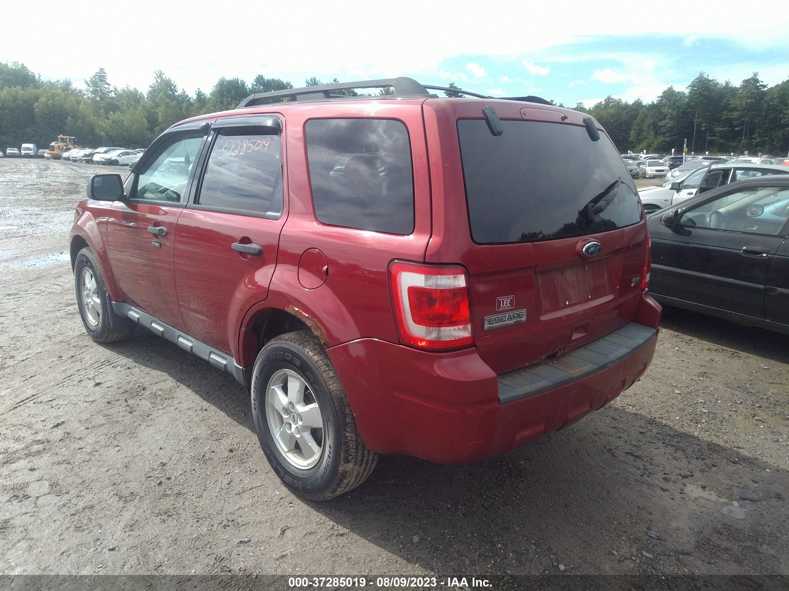 Photo 2 VIN: 1FMCU9DG1AKA30672 - FORD ESCAPE 