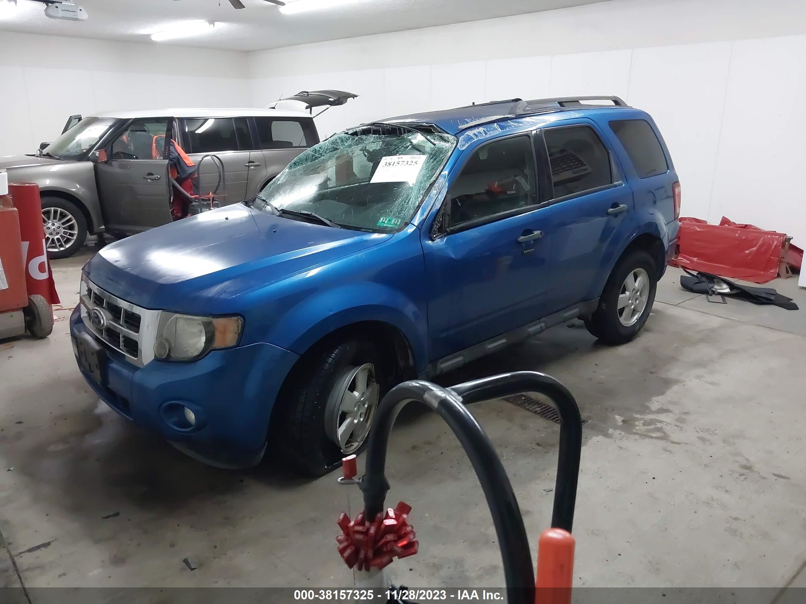 Photo 1 VIN: 1FMCU9DG1BKB53468 - FORD ESCAPE 