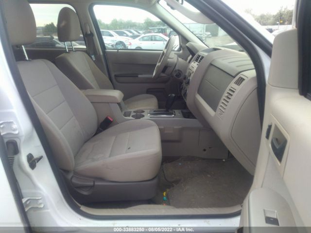 Photo 4 VIN: 1FMCU9DG2AKB77048 - FORD ESCAPE 