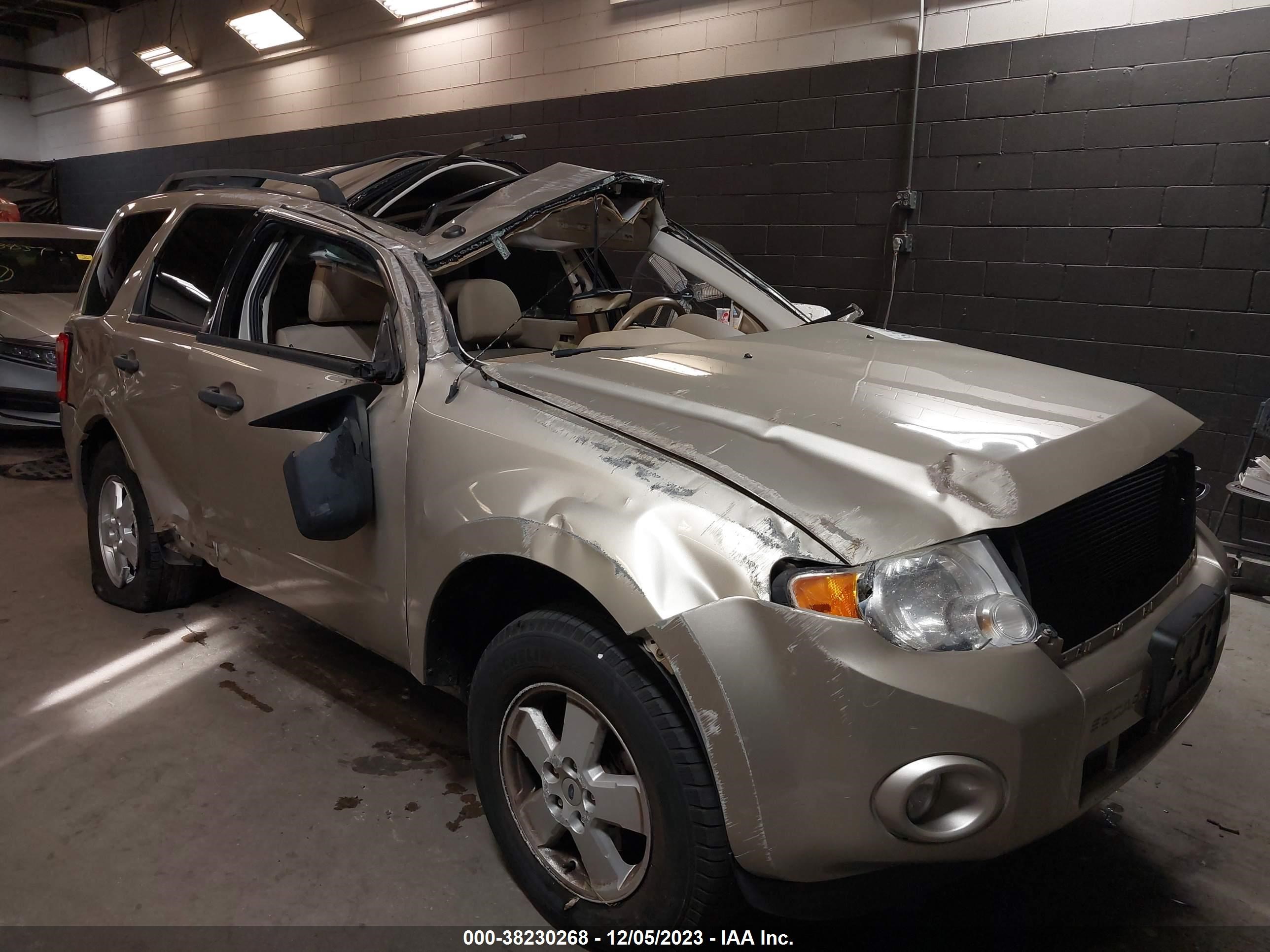 Photo 0 VIN: 1FMCU9DG2BKA85620 - FORD ESCAPE 