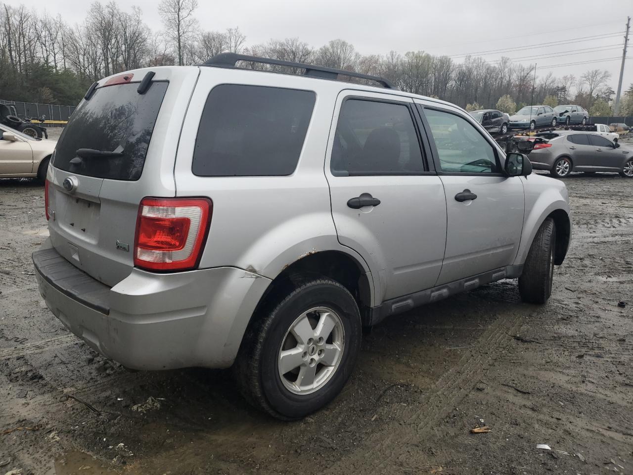 Photo 2 VIN: 1FMCU9DG2BKC48668 - FORD ESCAPE 