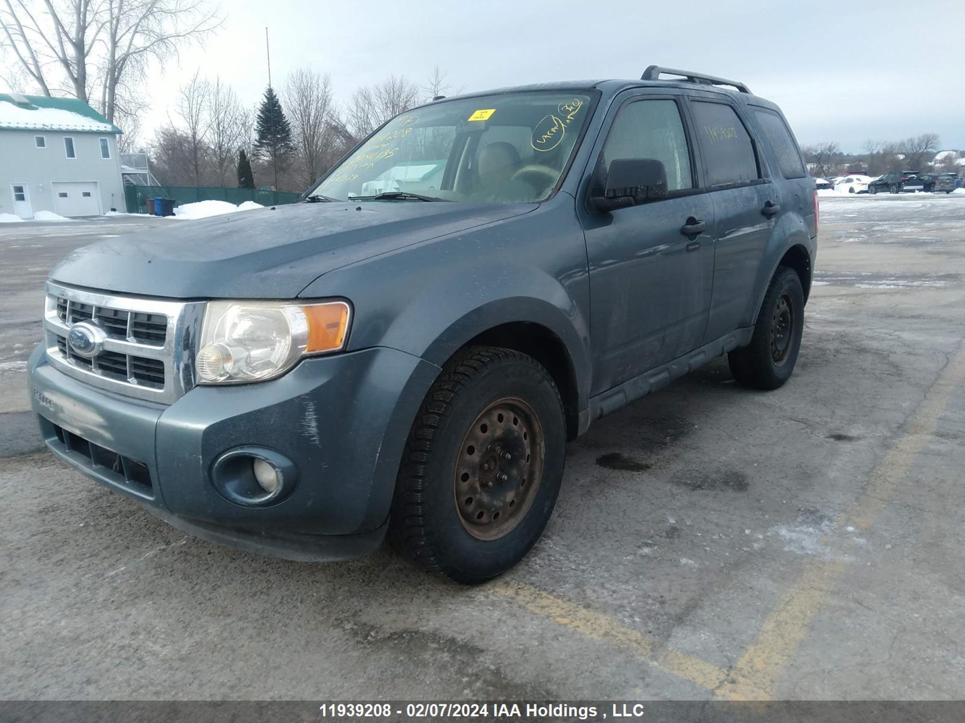 Photo 1 VIN: 1FMCU9DG3AKA40135 - FORD ESCAPE 