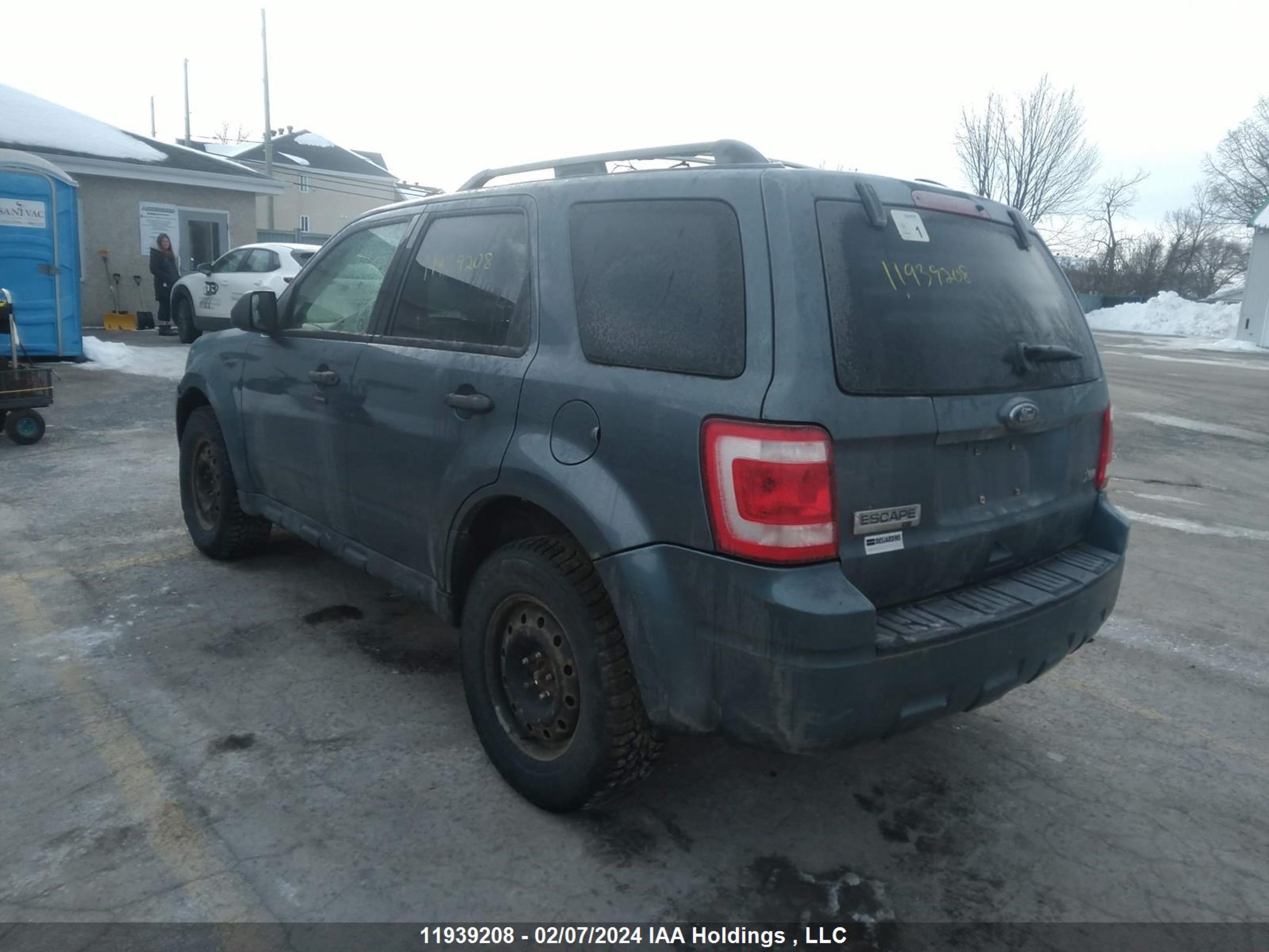 Photo 2 VIN: 1FMCU9DG3AKA40135 - FORD ESCAPE 