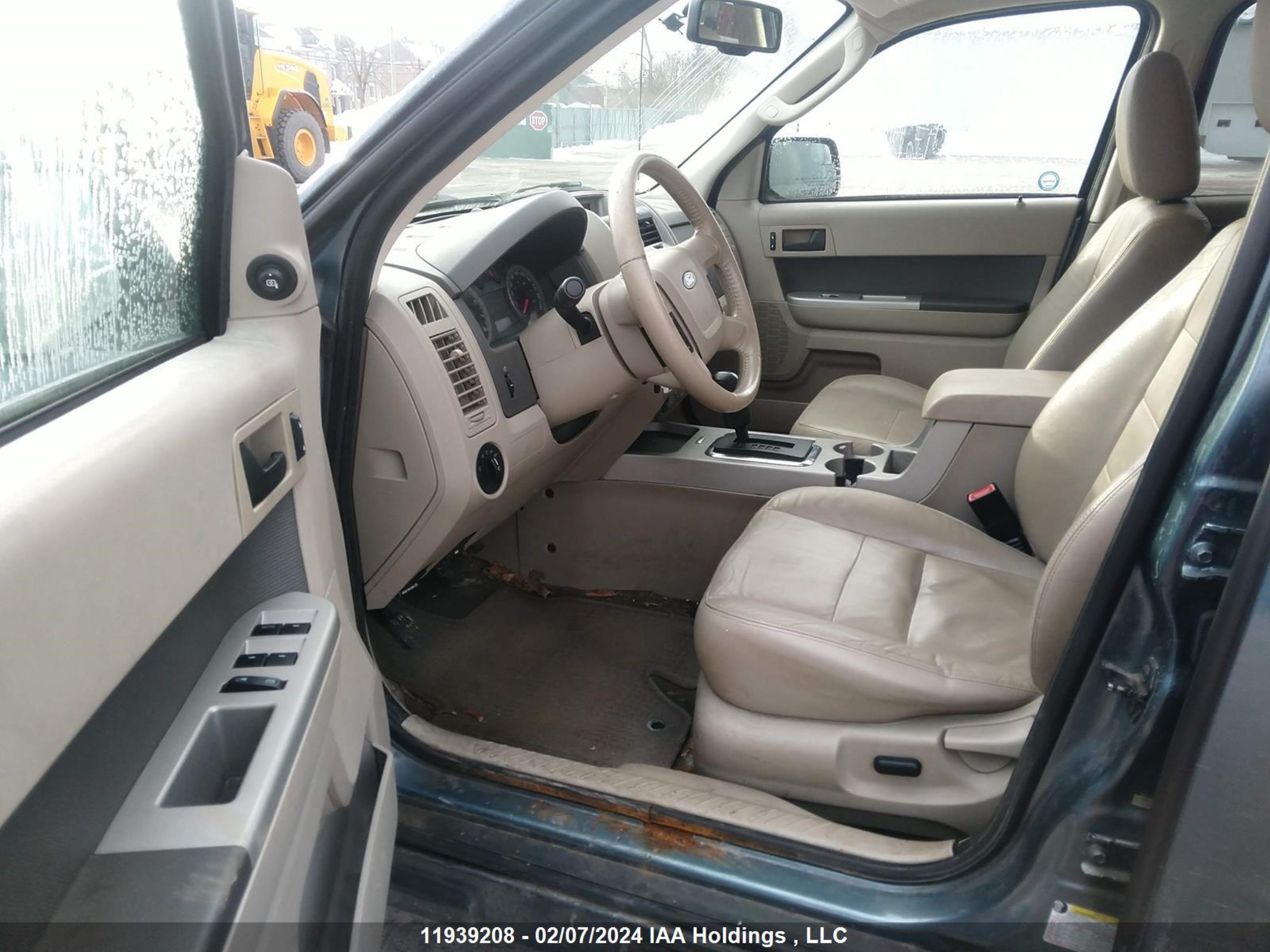 Photo 4 VIN: 1FMCU9DG3AKA40135 - FORD ESCAPE 