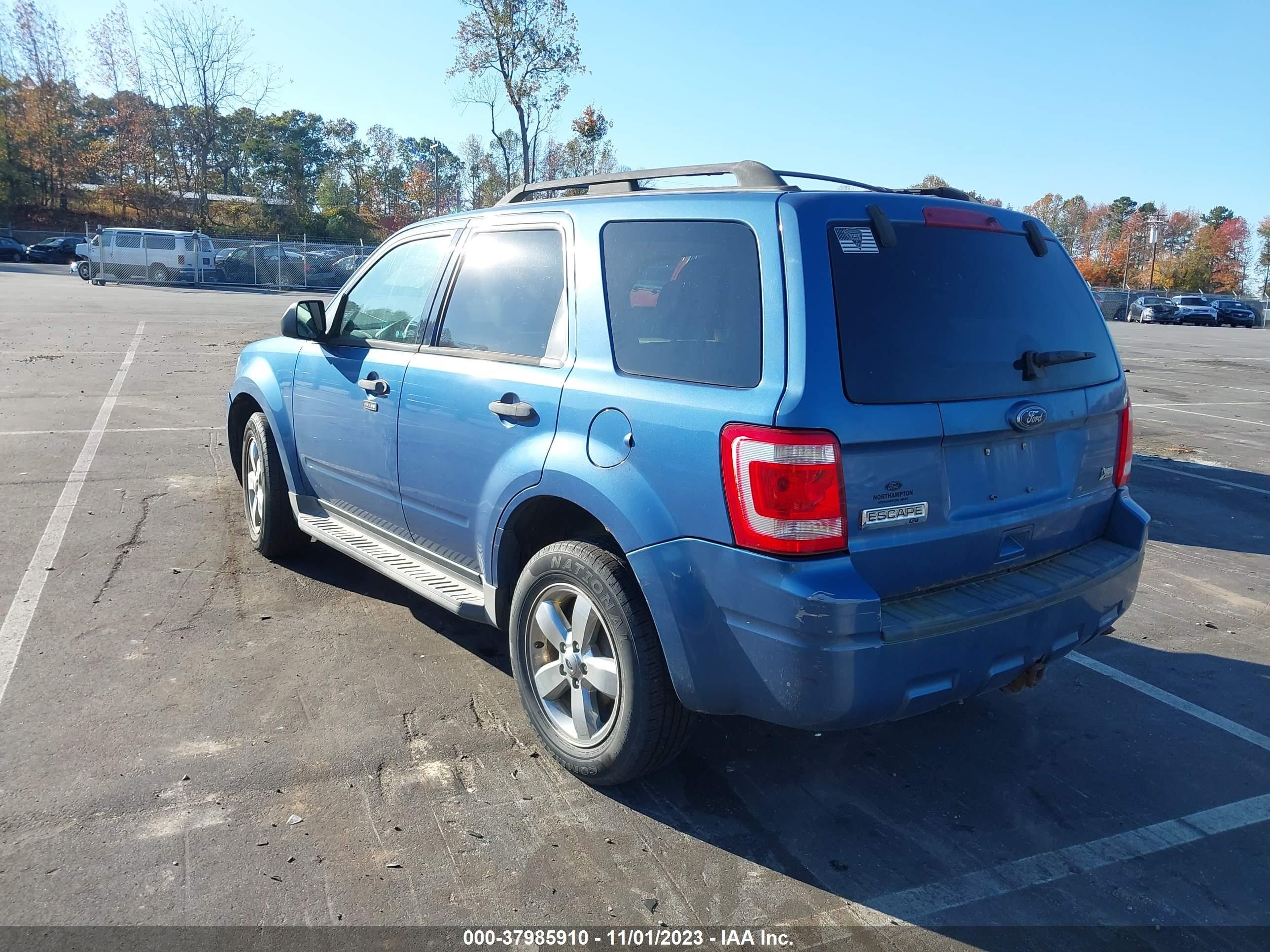 Photo 2 VIN: 1FMCU9DG3AKA72163 - FORD ESCAPE 