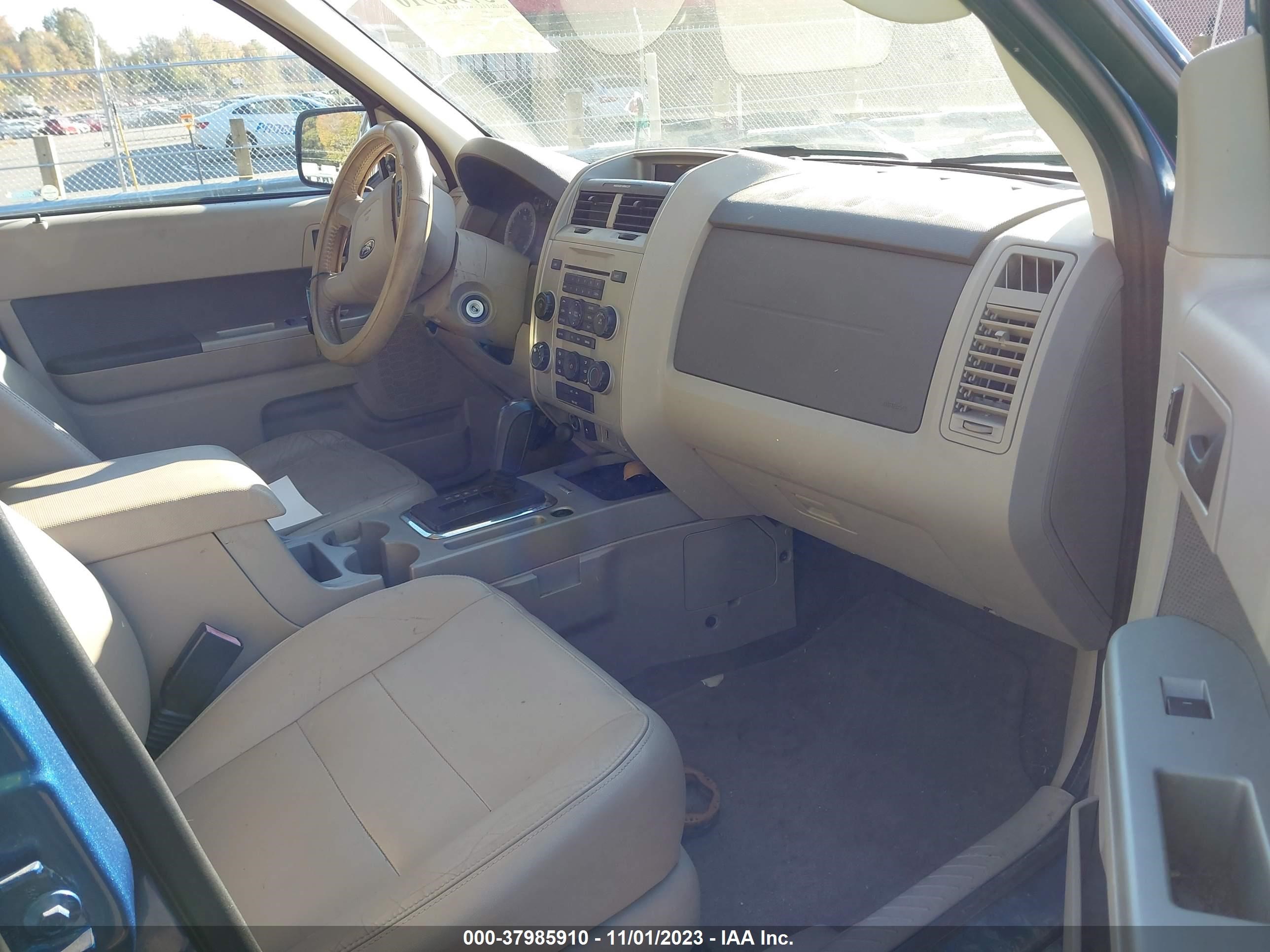 Photo 4 VIN: 1FMCU9DG3AKA72163 - FORD ESCAPE 