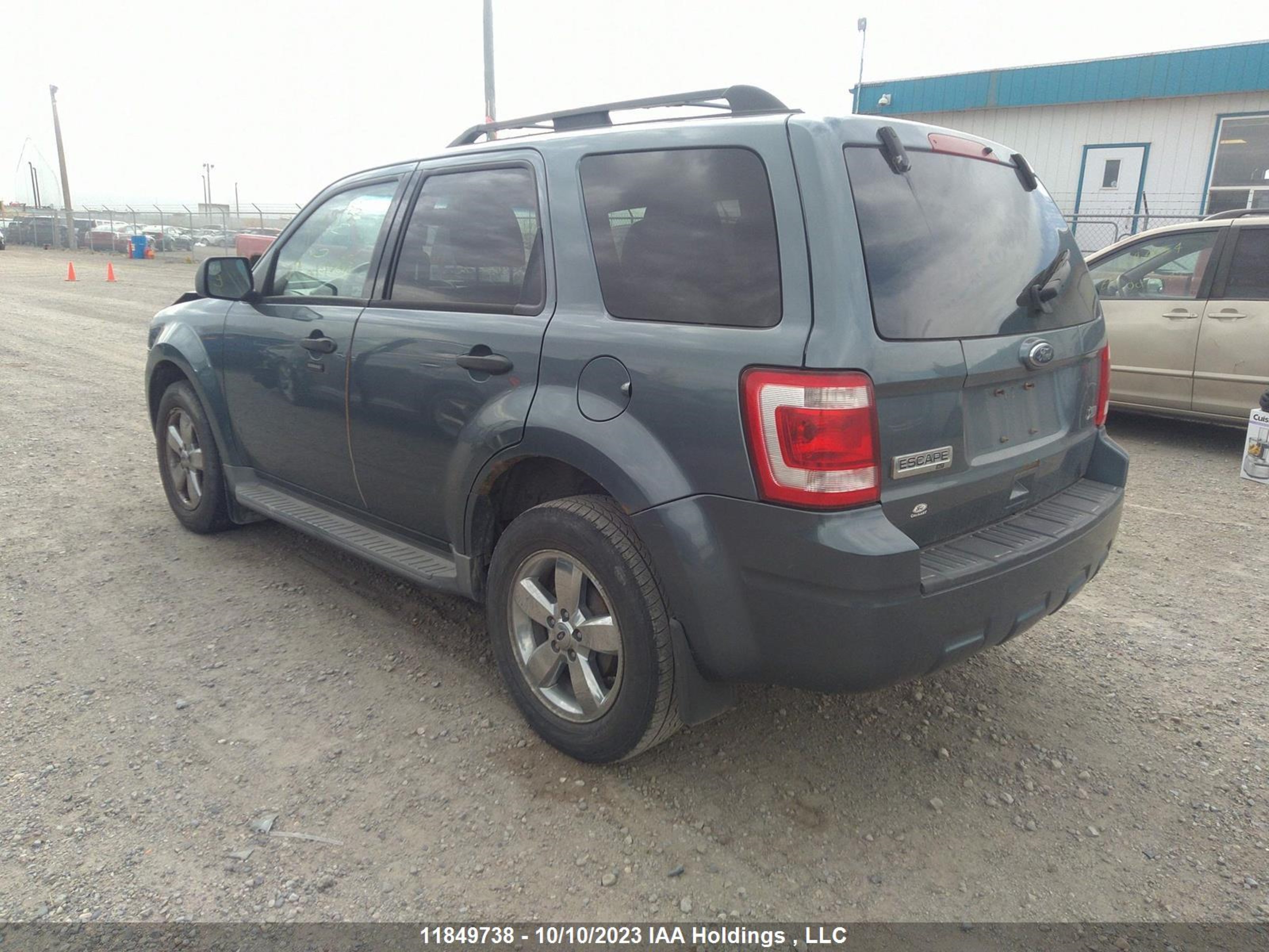 Photo 2 VIN: 1FMCU9DG3AKB72182 - FORD ESCAPE 