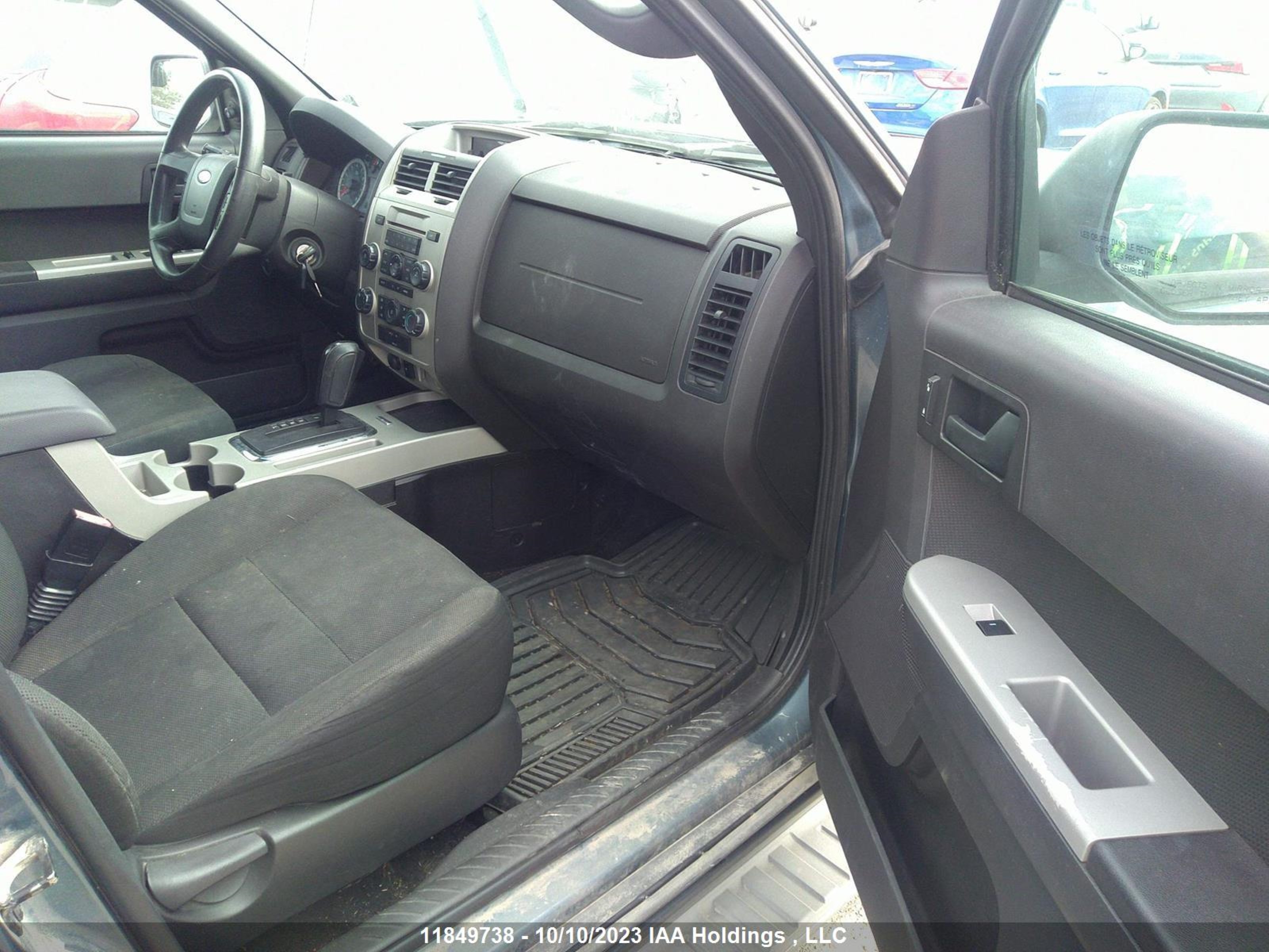 Photo 4 VIN: 1FMCU9DG3AKB72182 - FORD ESCAPE 