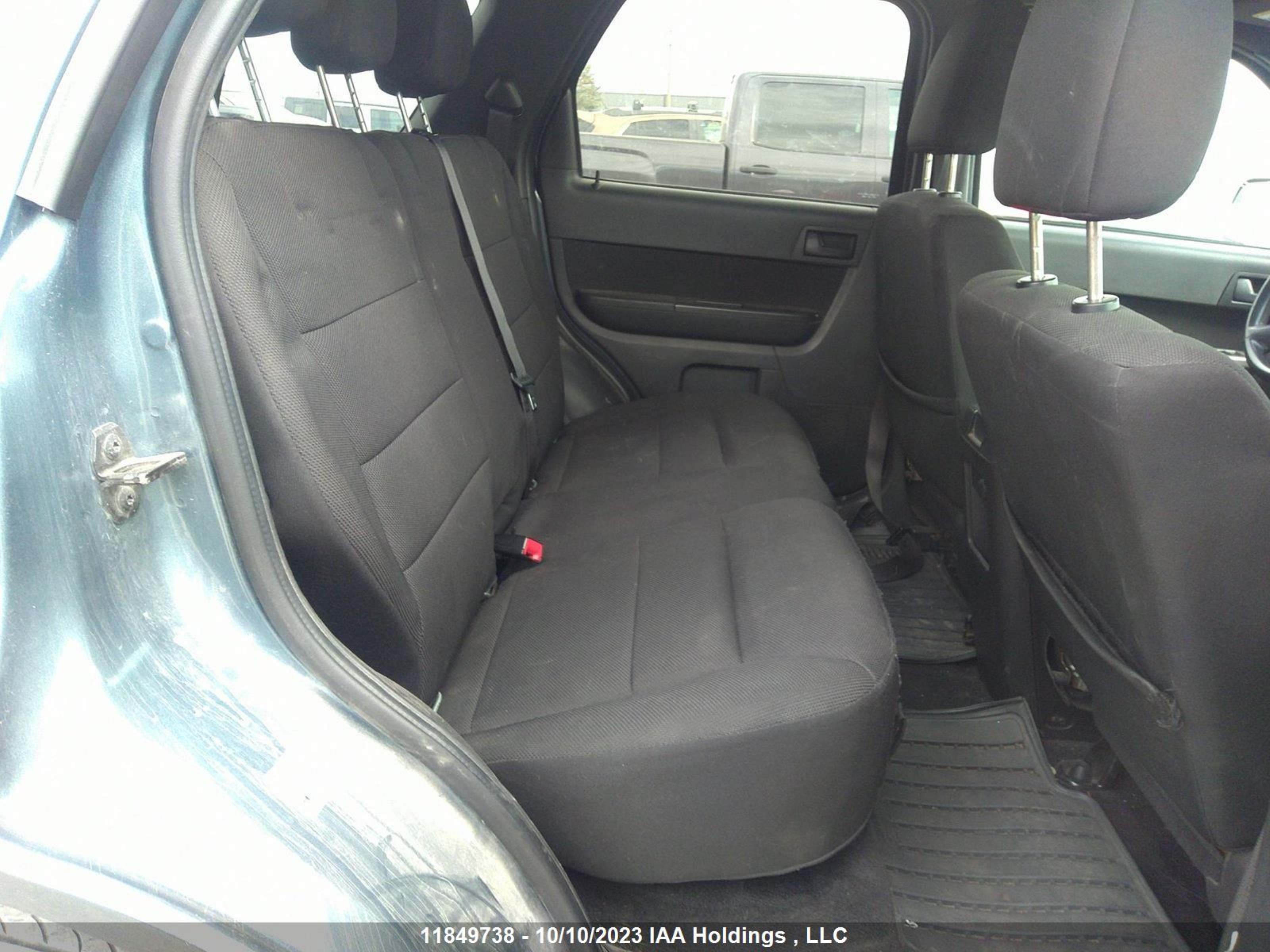 Photo 7 VIN: 1FMCU9DG3AKB72182 - FORD ESCAPE 