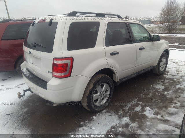 Photo 3 VIN: 1FMCU9DG3AKC89129 - FORD ESCAPE 