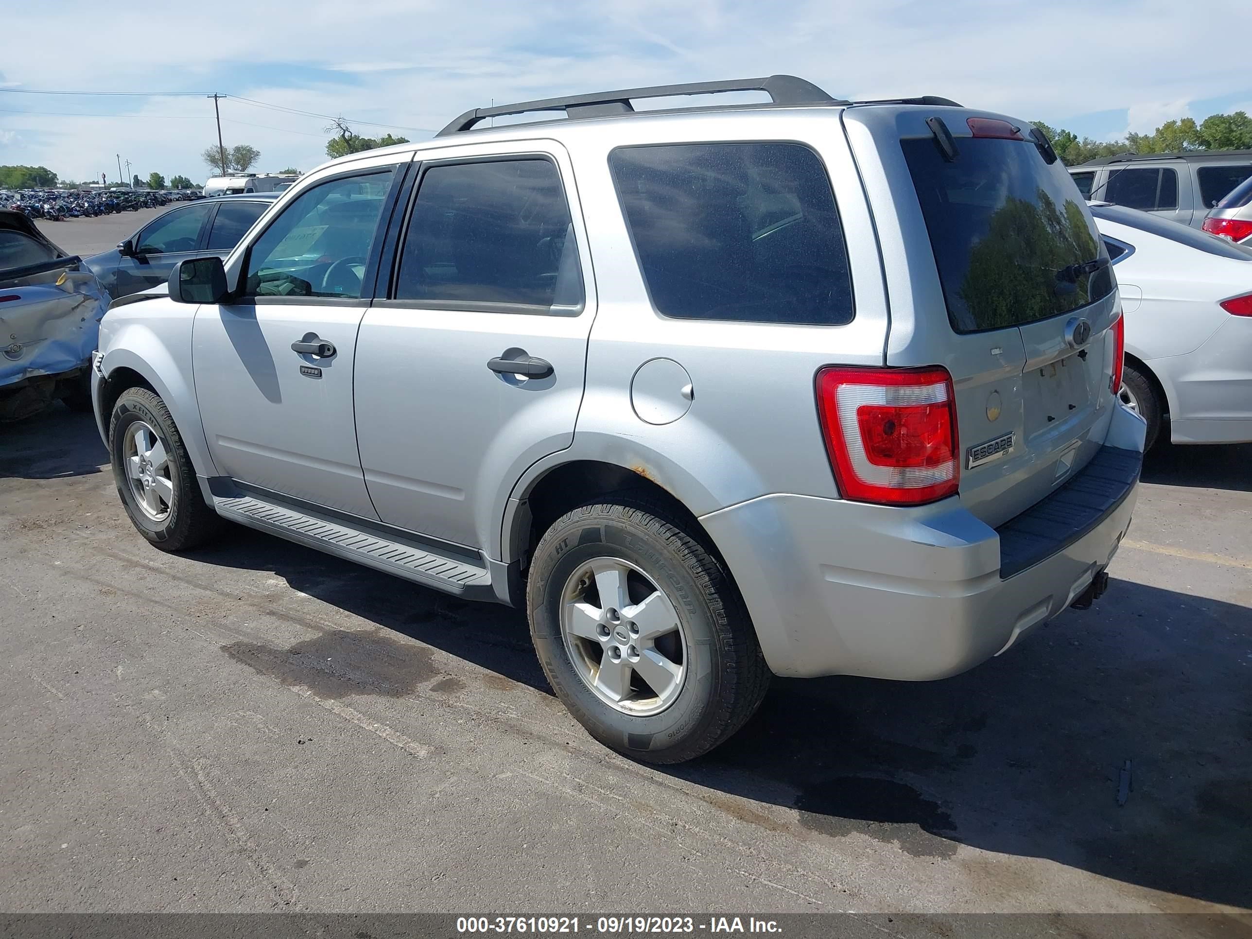 Photo 2 VIN: 1FMCU9DG3CKA29025 - FORD ESCAPE 