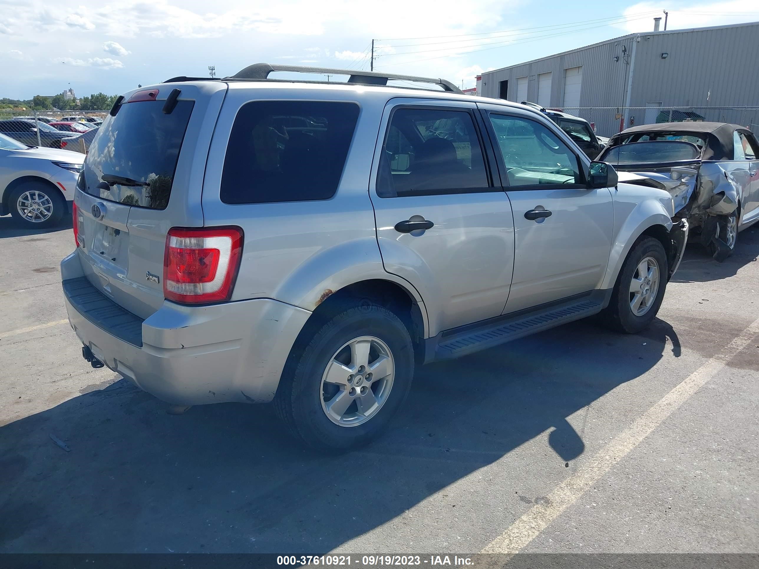 Photo 3 VIN: 1FMCU9DG3CKA29025 - FORD ESCAPE 