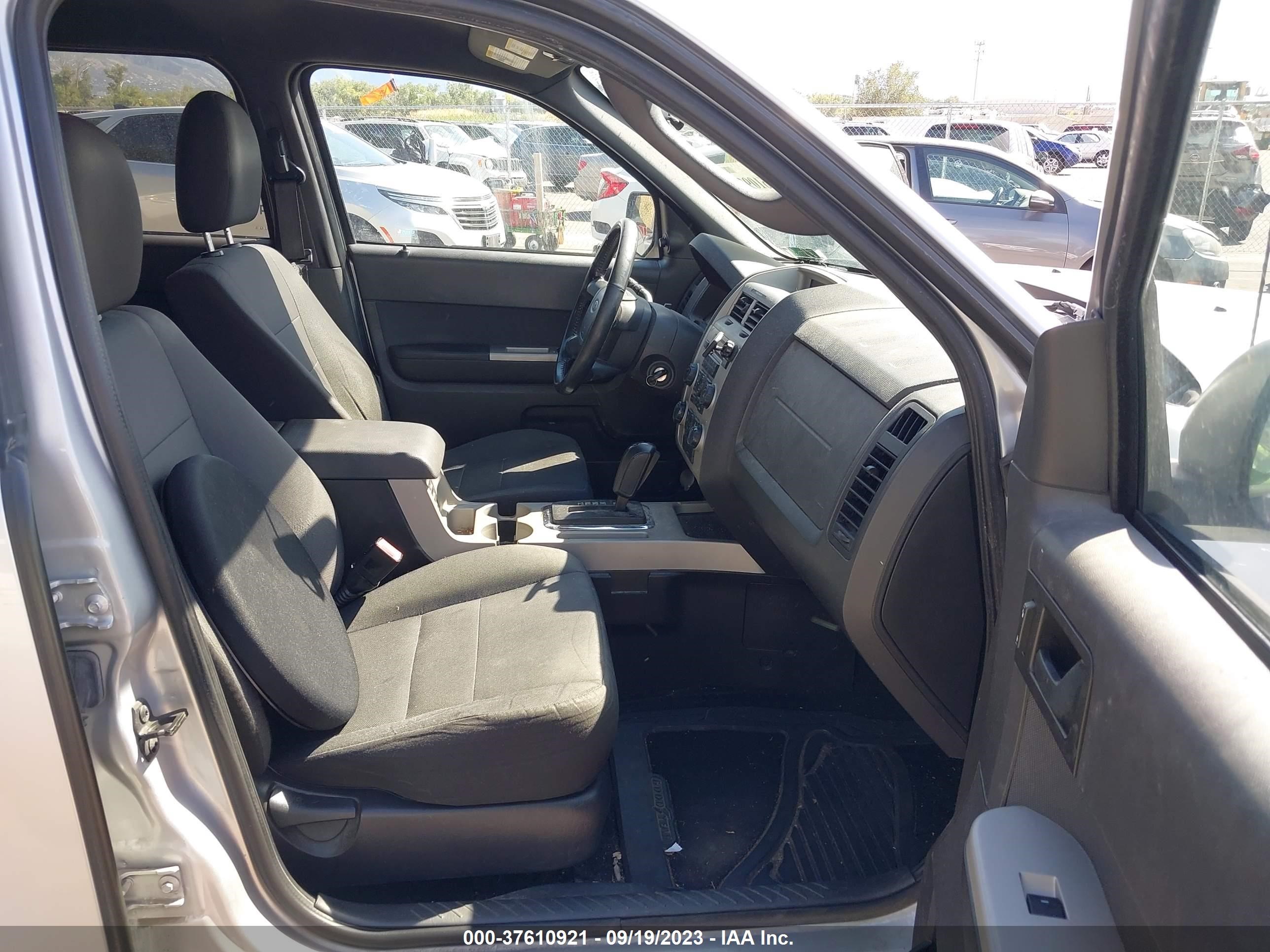 Photo 4 VIN: 1FMCU9DG3CKA29025 - FORD ESCAPE 