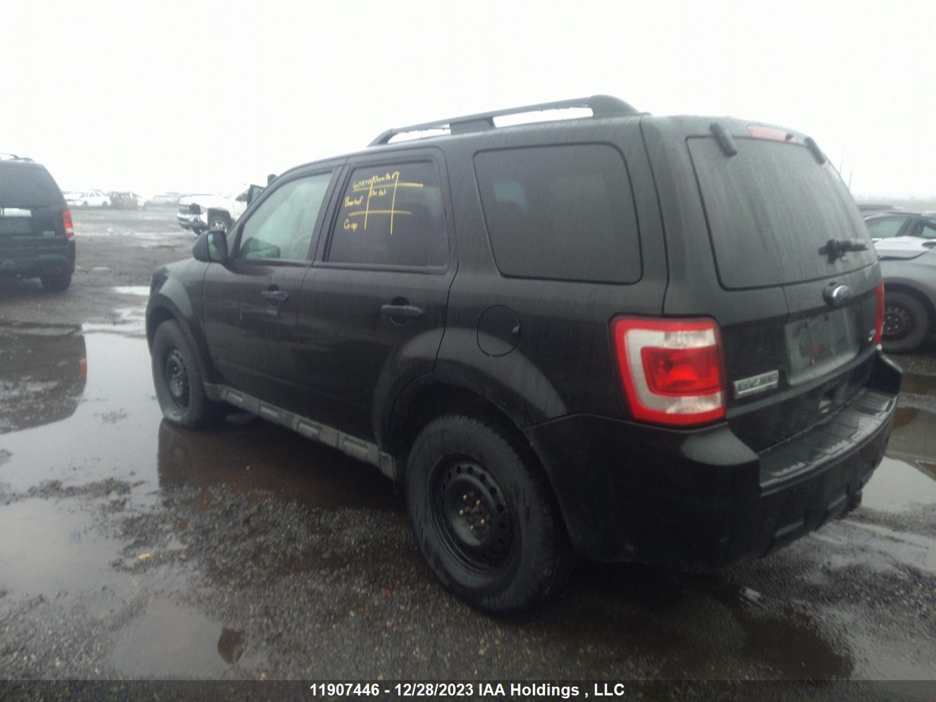 Photo 2 VIN: 1FMCU9DG5AKA39892 - FORD ESCAPE 