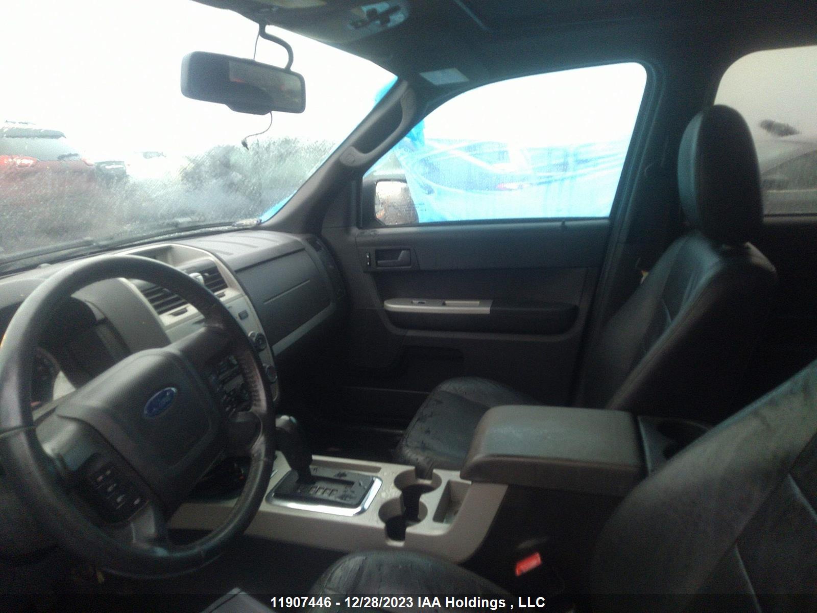 Photo 4 VIN: 1FMCU9DG5AKA39892 - FORD ESCAPE 