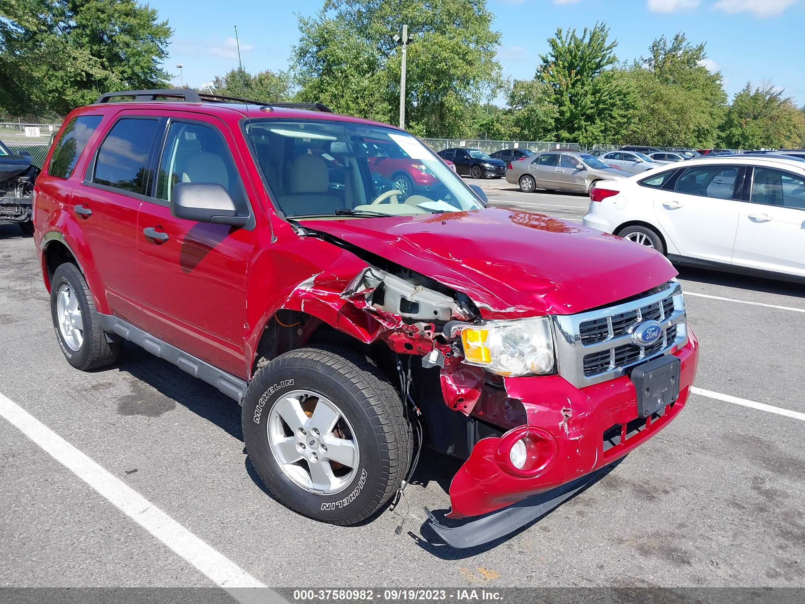 Photo 5 VIN: 1FMCU9DG5BKB69740 - FORD ESCAPE 