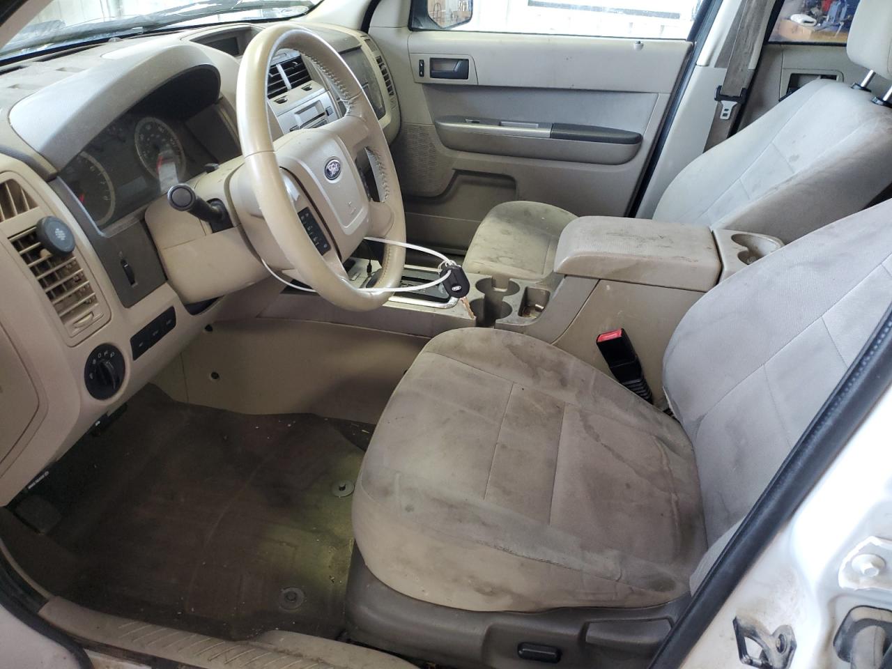 Photo 6 VIN: 1FMCU9DG5BKC64217 - FORD ESCAPE 