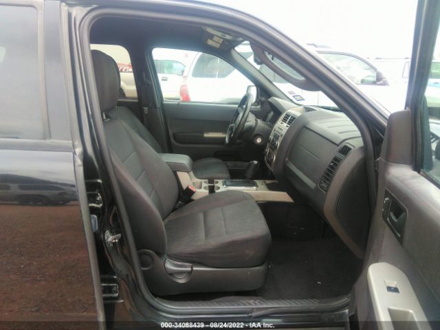 Photo 4 VIN: 1FMCU9DG6BKB20773 - FORD ESCAPE 