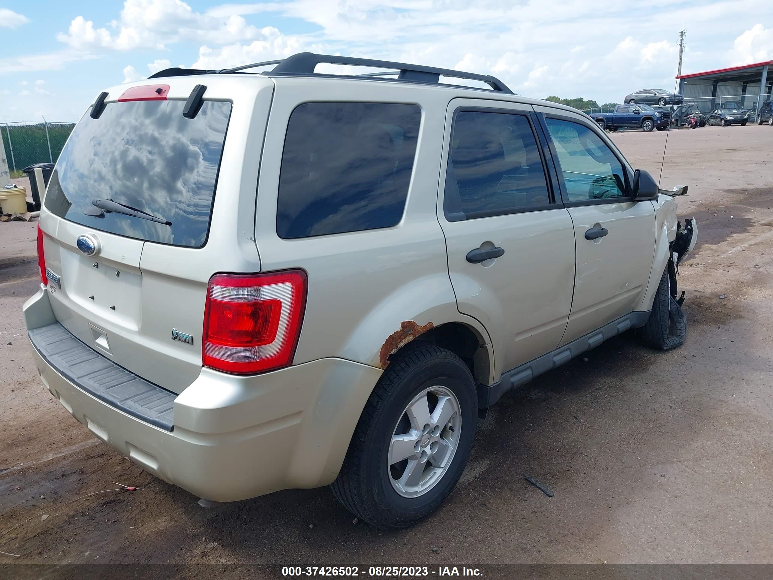 Photo 3 VIN: 1FMCU9DG6CKB42922 - FORD ESCAPE 