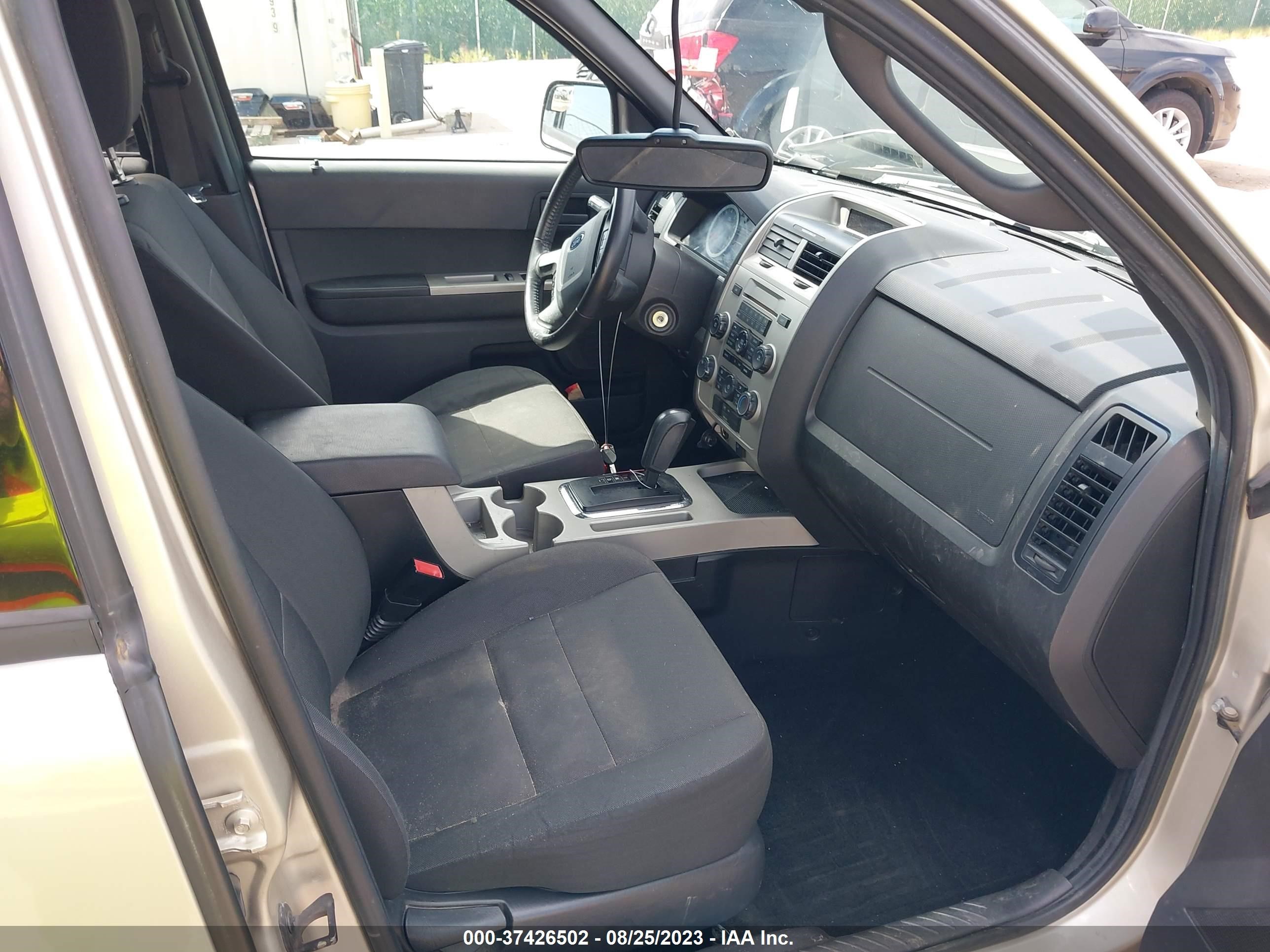 Photo 4 VIN: 1FMCU9DG6CKB42922 - FORD ESCAPE 