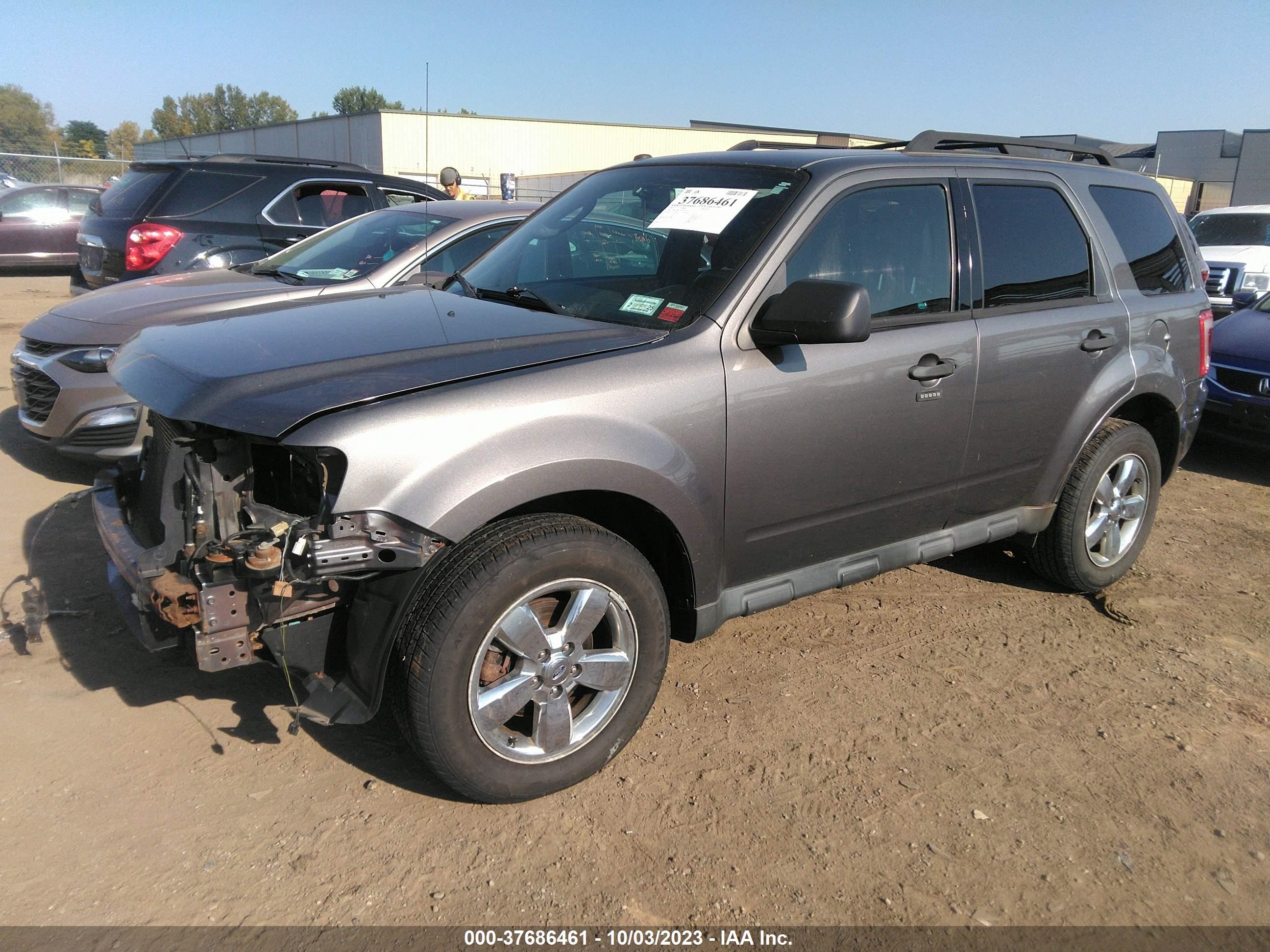 Photo 1 VIN: 1FMCU9DG7AKC82569 - FORD ESCAPE 