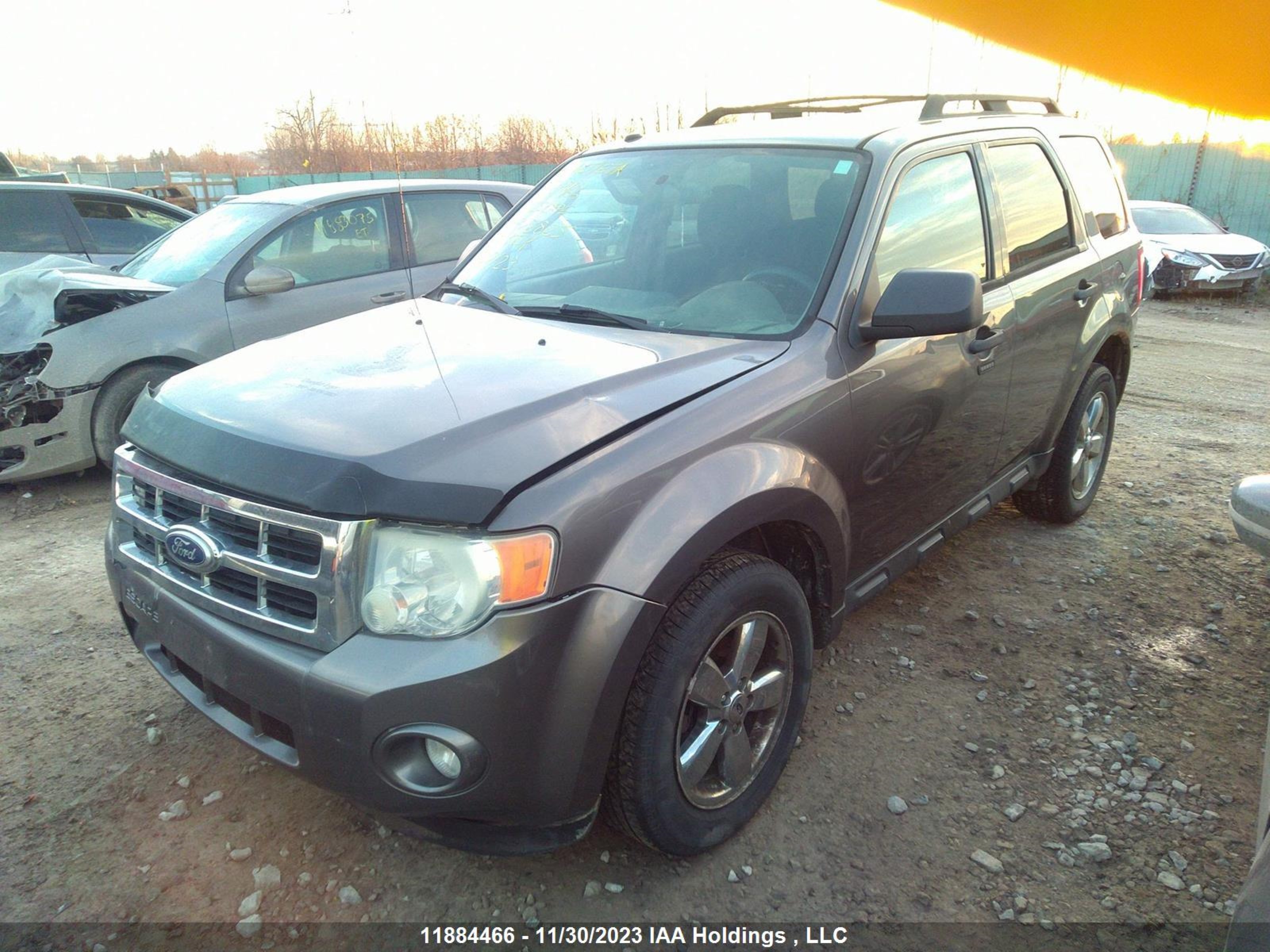 Photo 1 VIN: 1FMCU9DG8AKB72825 - FORD ESCAPE 