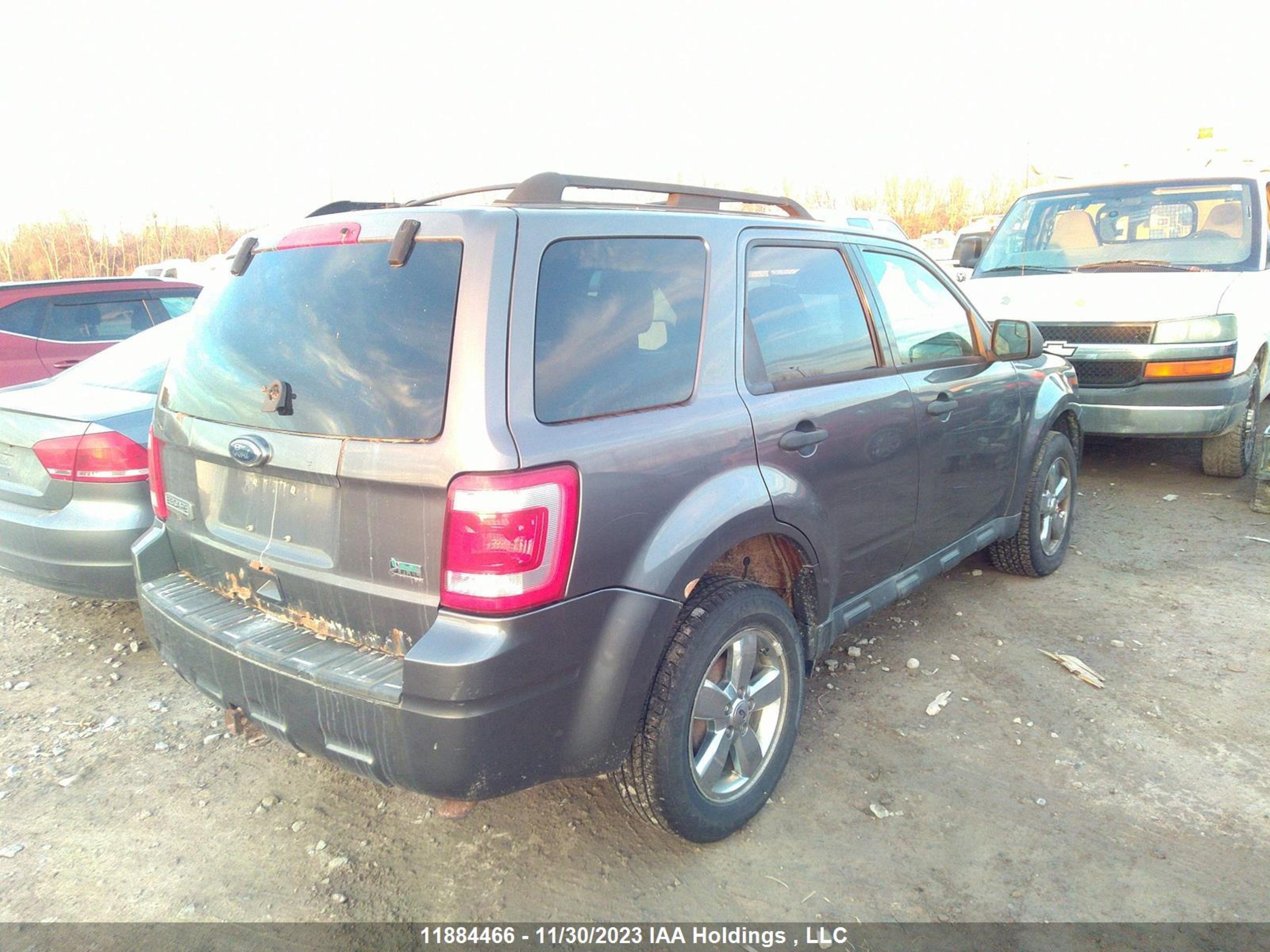 Photo 3 VIN: 1FMCU9DG8AKB72825 - FORD ESCAPE 