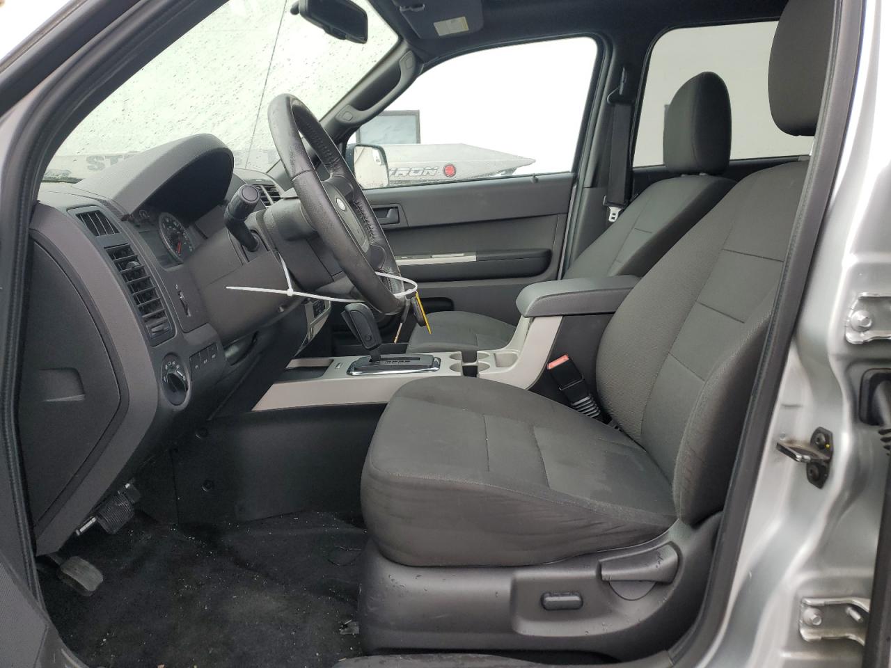 Photo 6 VIN: 1FMCU9DG8AKD40219 - FORD ESCAPE 