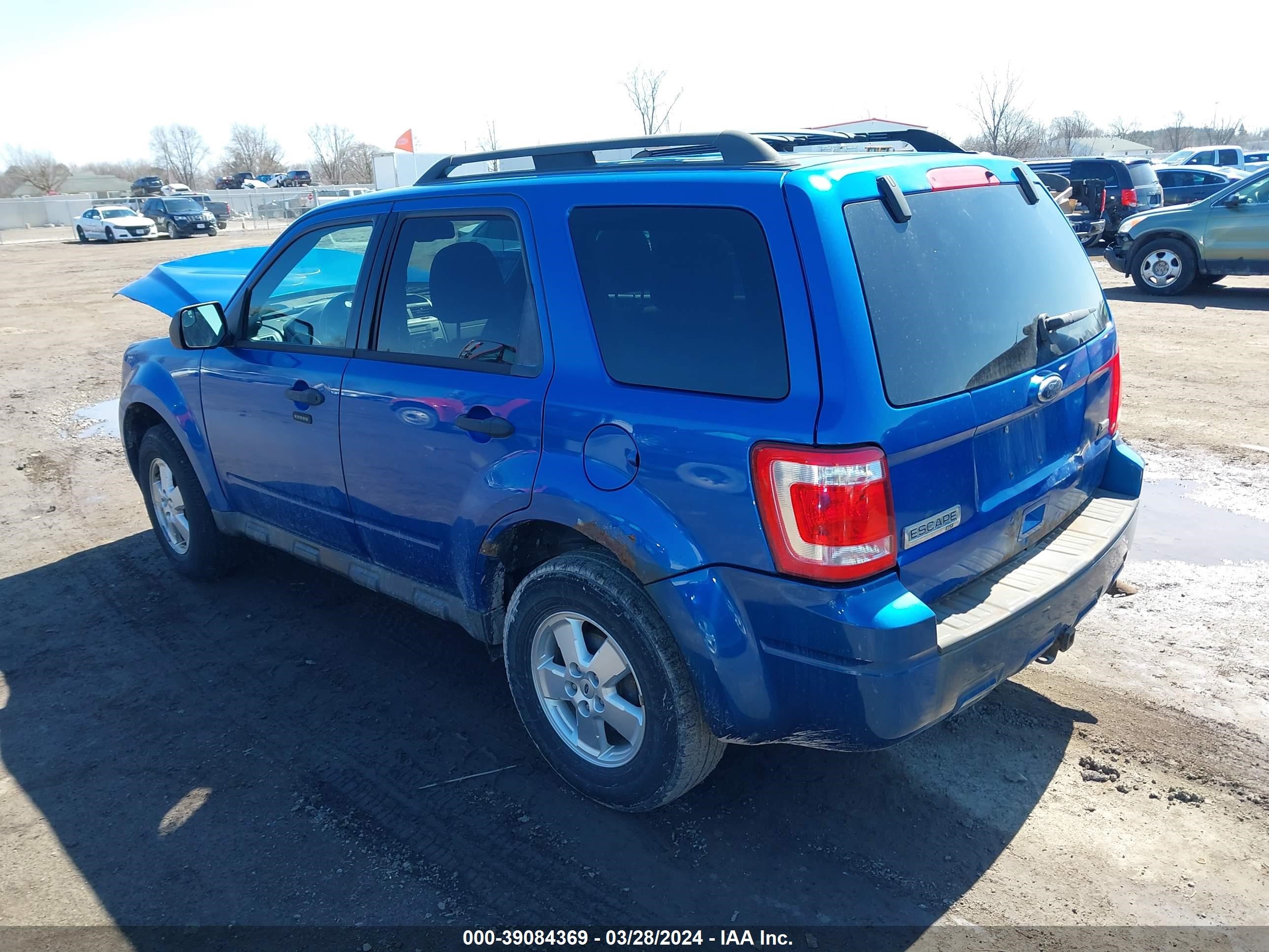 Photo 2 VIN: 1FMCU9DG8BKA13854 - FORD ESCAPE 