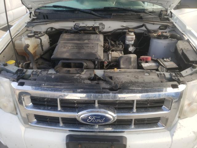 Photo 6 VIN: 1FMCU9DG8BKC64485 - FORD ESCAPE 