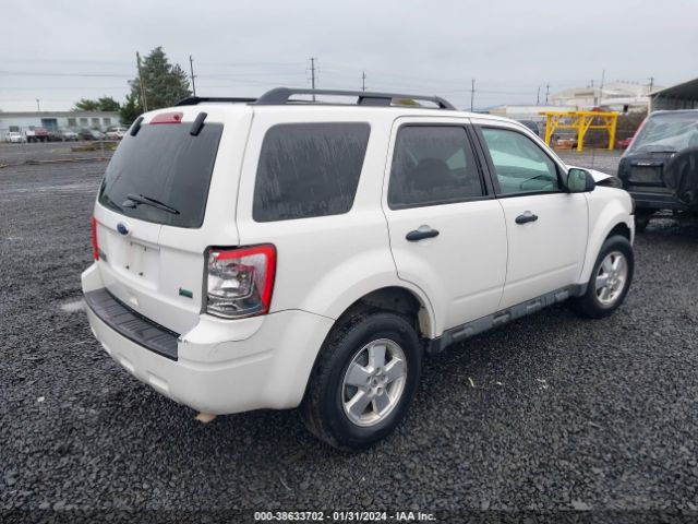 Photo 3 VIN: 1FMCU9DG8CKA58973 - FORD ESCAPE 