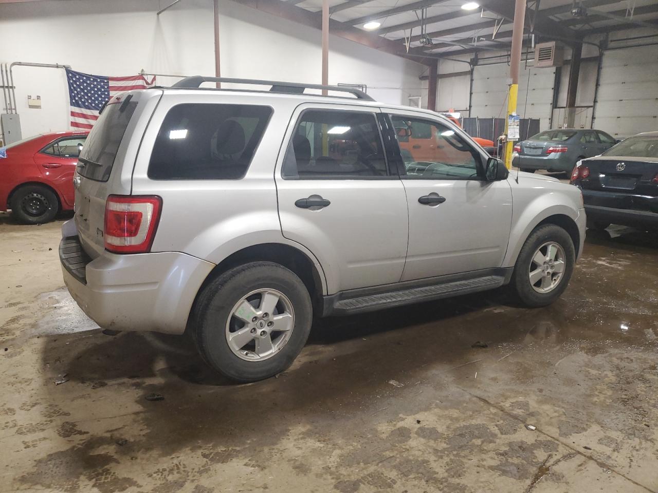 Photo 2 VIN: 1FMCU9DG9BKC64673 - FORD ESCAPE 