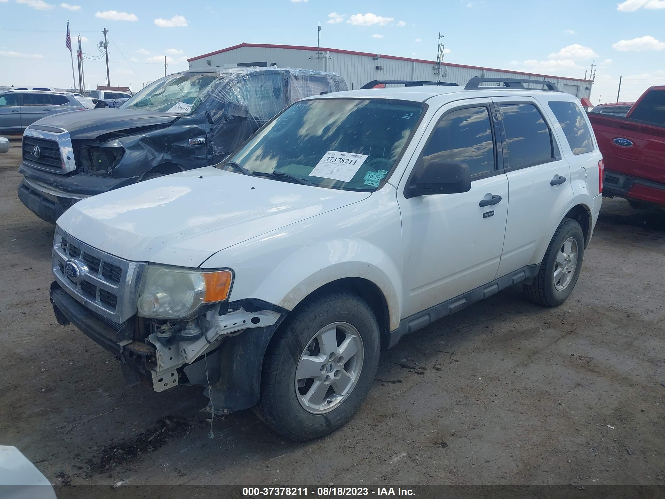 Photo 1 VIN: 1FMCU9DG9CKA24010 - FORD ESCAPE 