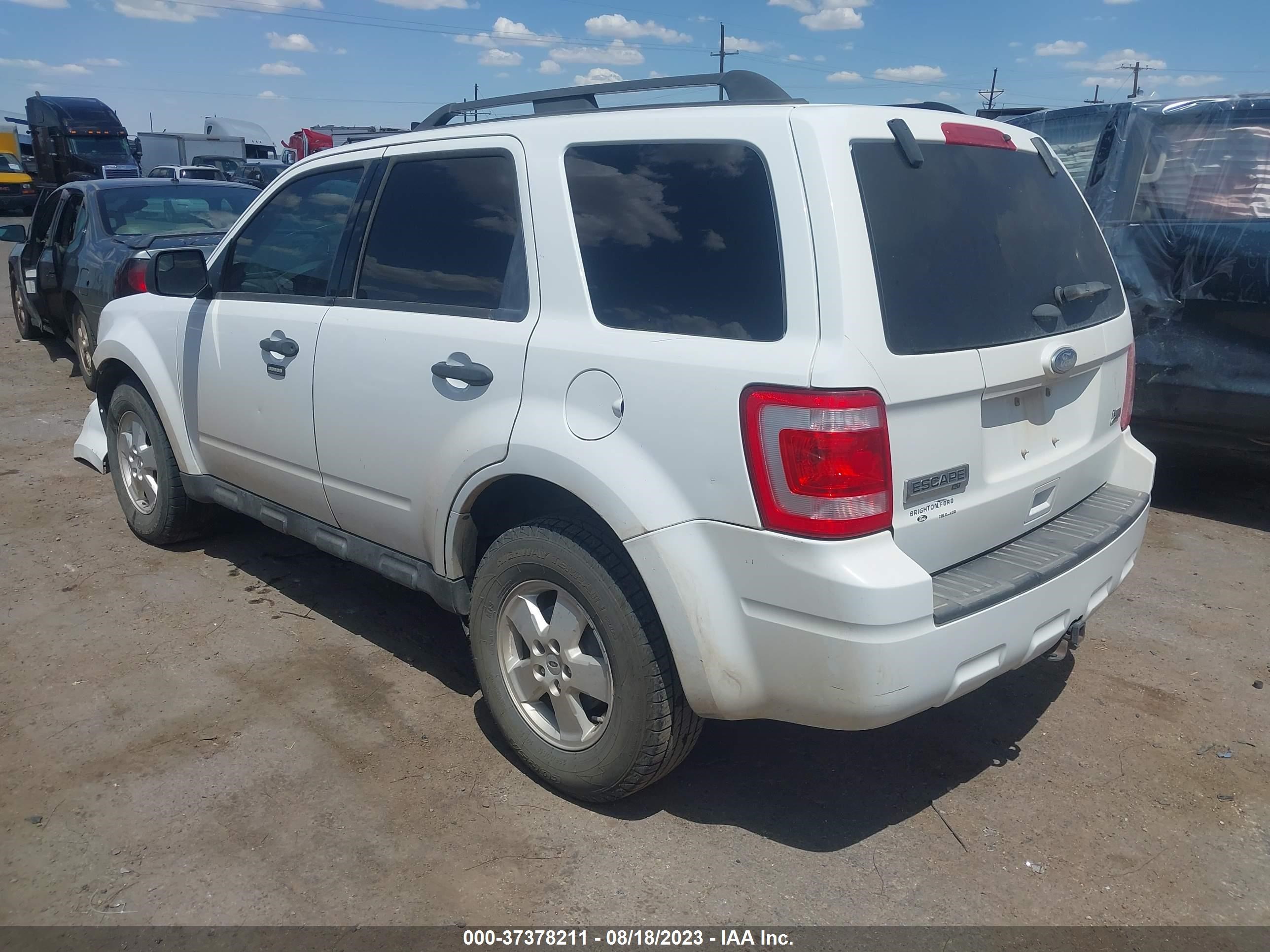 Photo 2 VIN: 1FMCU9DG9CKA24010 - FORD ESCAPE 