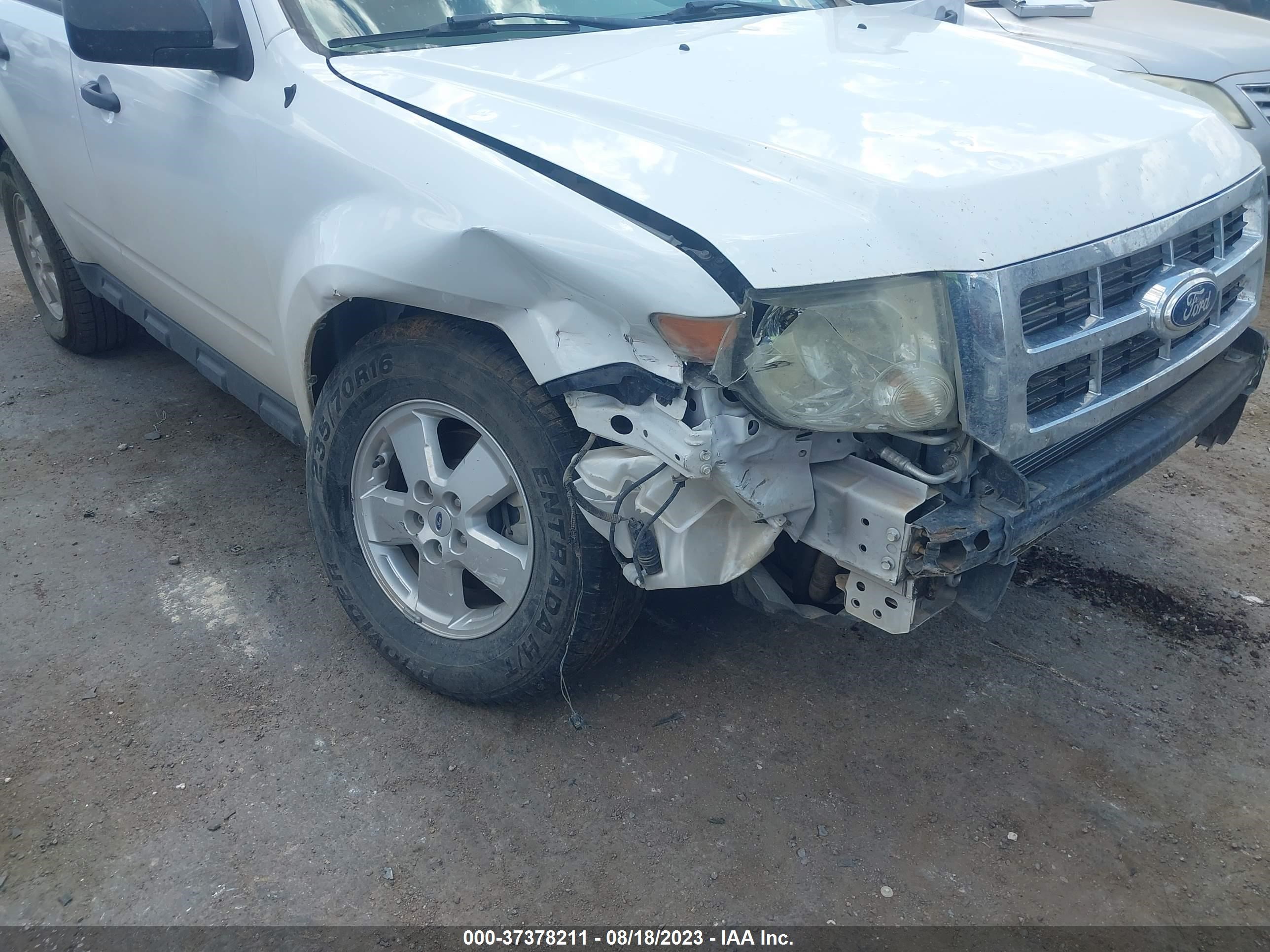 Photo 5 VIN: 1FMCU9DG9CKA24010 - FORD ESCAPE 