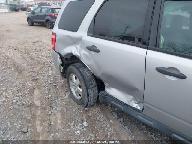 Photo 5 VIN: 1FMCU9DG9CKB12619 - FORD ESCAPE 