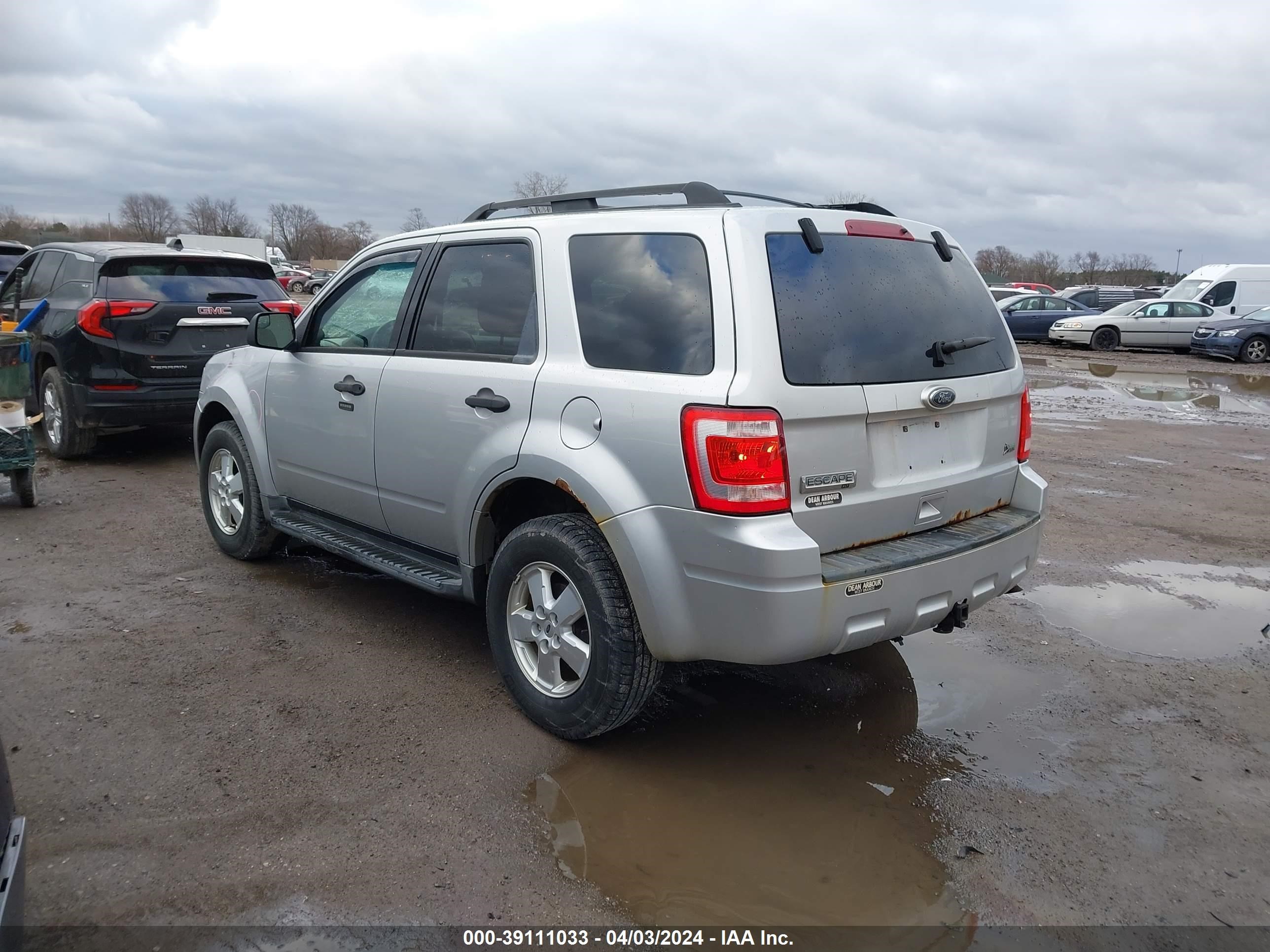 Photo 2 VIN: 1FMCU9DGXAKC29686 - FORD ESCAPE 