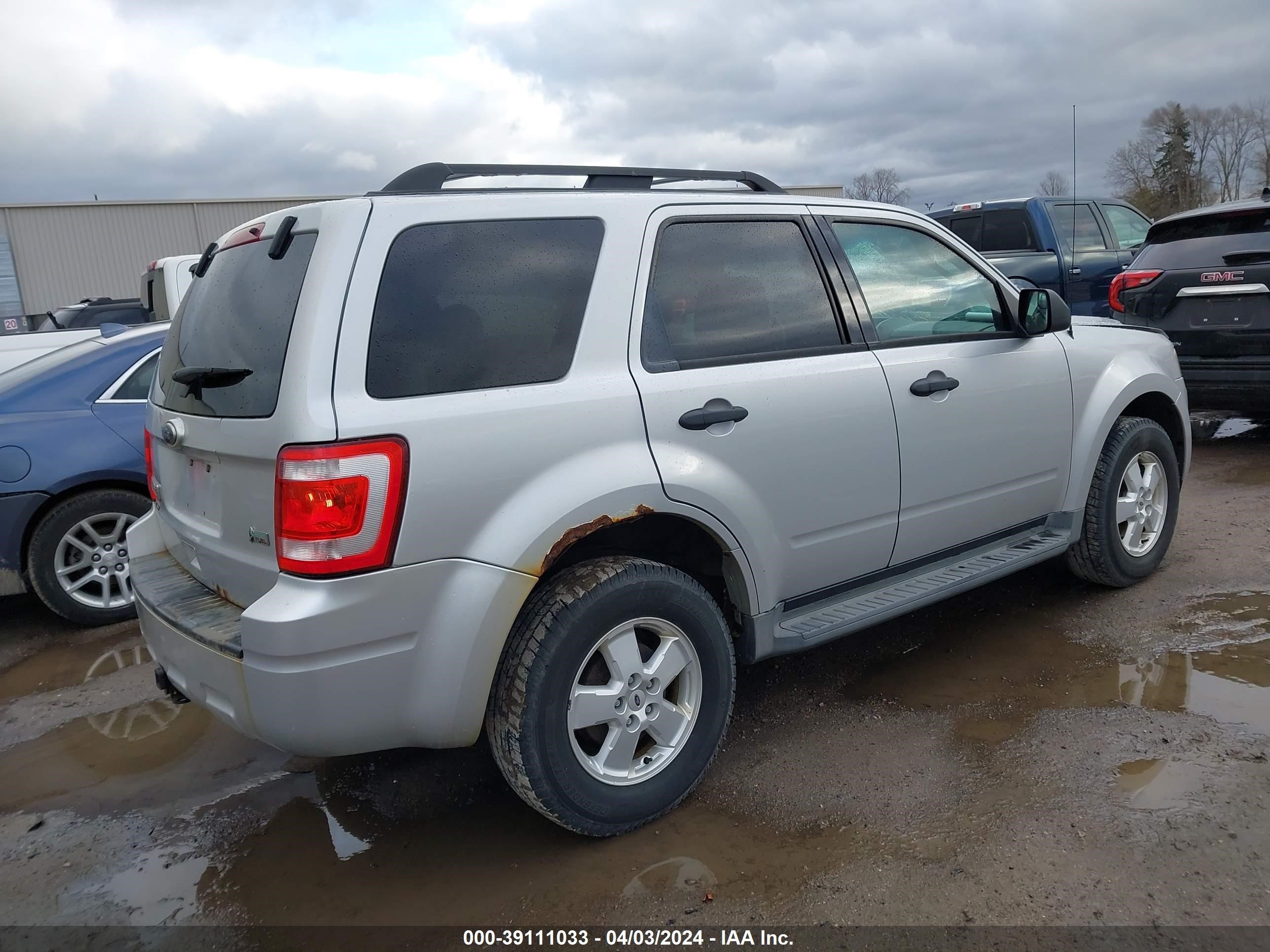 Photo 3 VIN: 1FMCU9DGXAKC29686 - FORD ESCAPE 