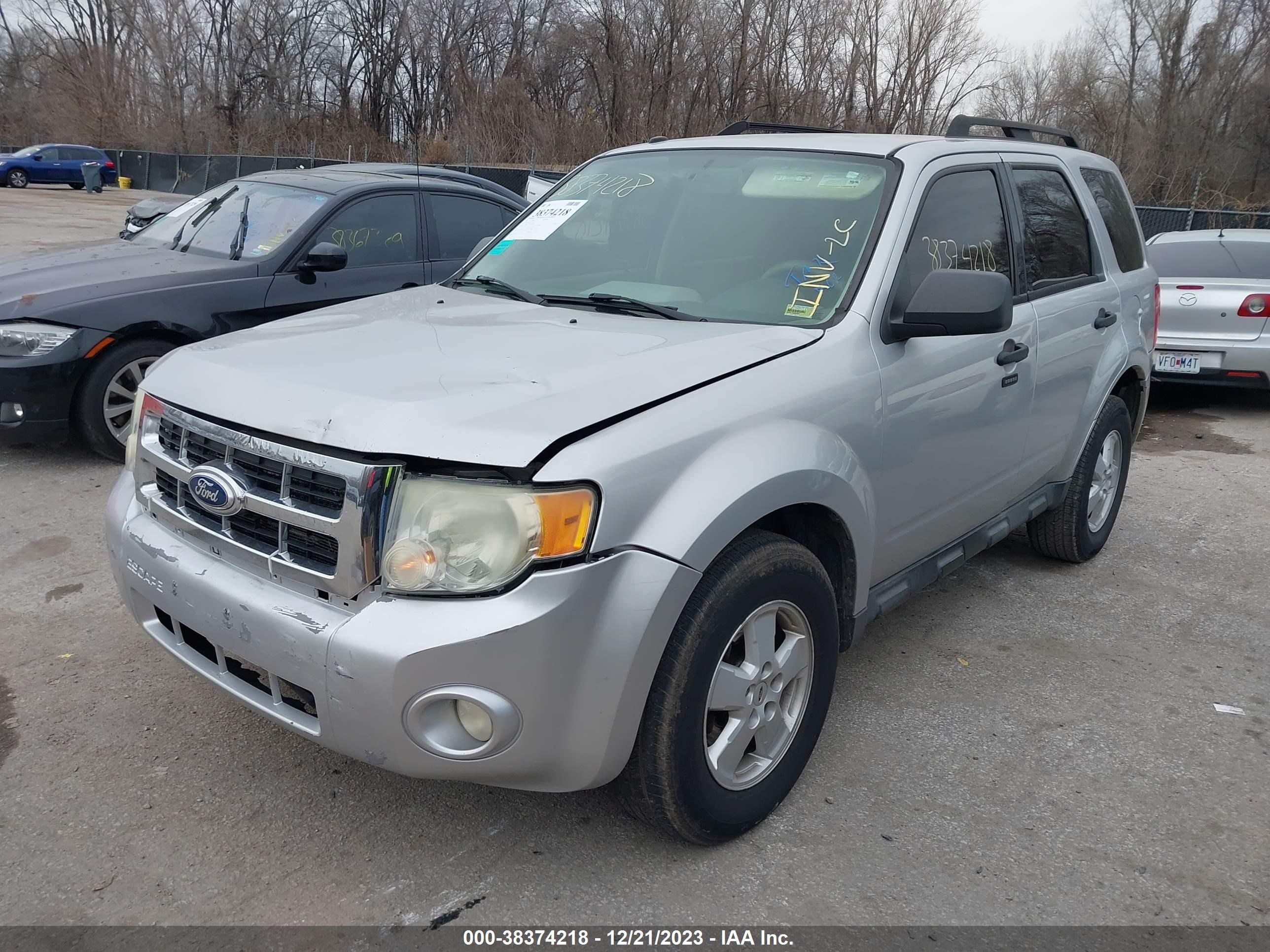 Photo 1 VIN: 1FMCU9DGXAKC89631 - FORD ESCAPE 